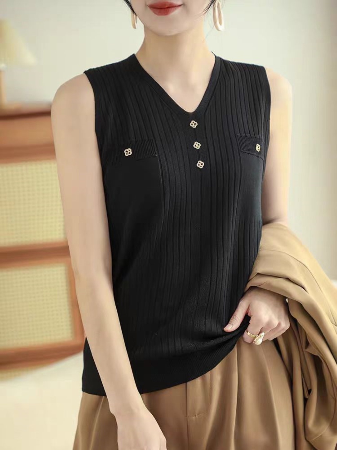 

StyleCast Girls V-Neck Sleeveless Top, Black