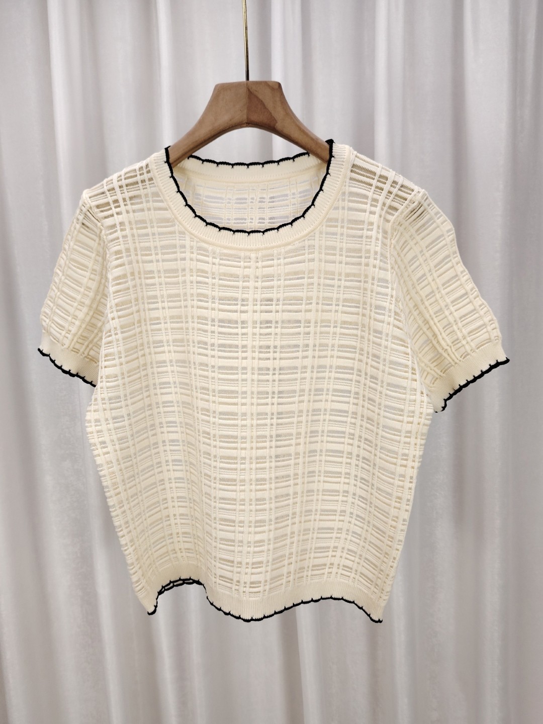 

StyleCast Girls Cream Geometric Self Design Round Neck Short Sleeves Crop Top