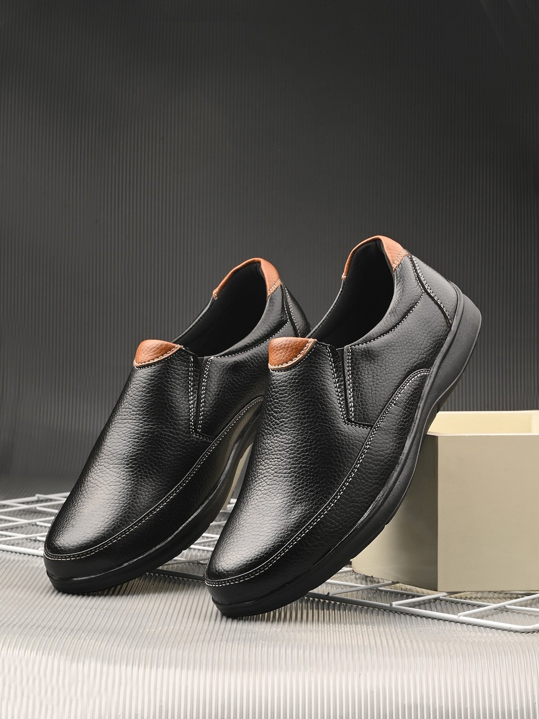 

INVICTUS Men Round Toe Comfort Insole Lightweight Slip-On Sneakers, Black