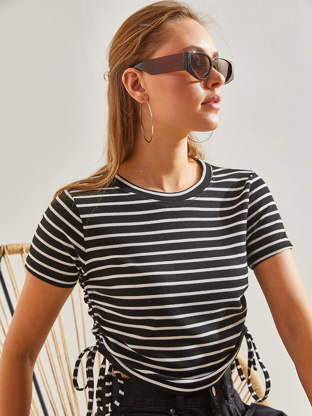 

BIANCO LUCCI Striped Round Neck Short Sleeves Regular Top, Black