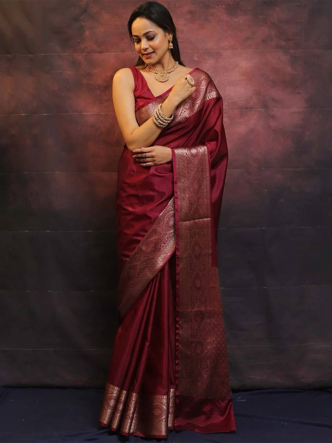 

PHEASANT Solid Woven Design Banarasi Saree, Maroon