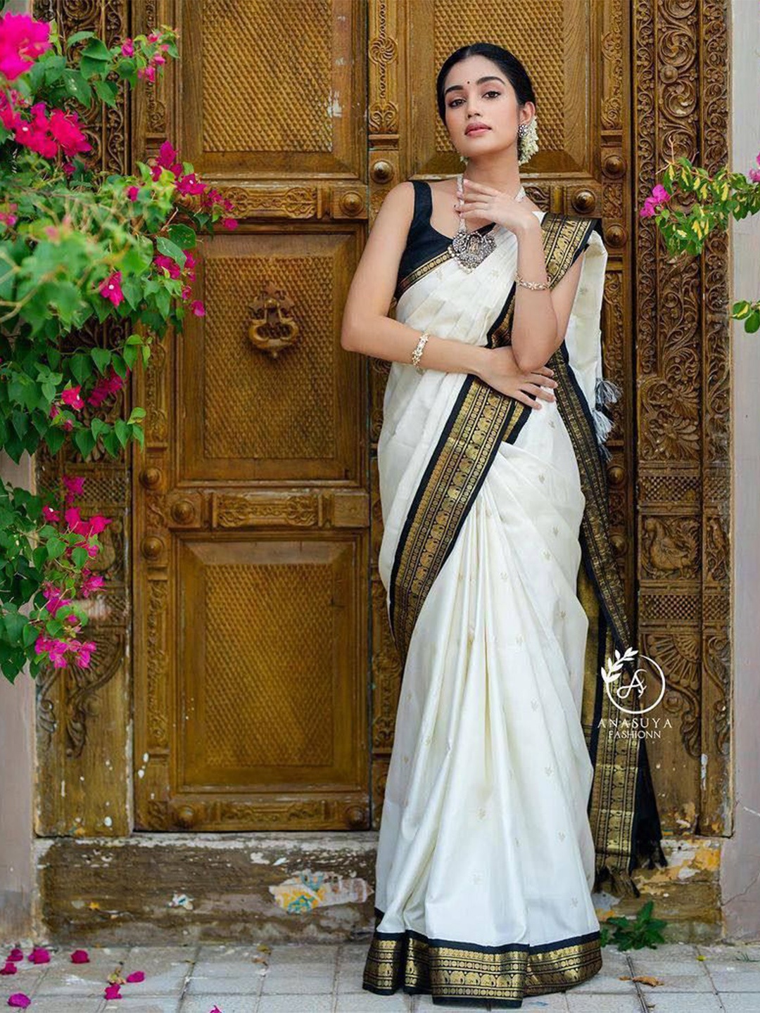 

PHEASANT Woven Design Zari Banarasi Saree, White