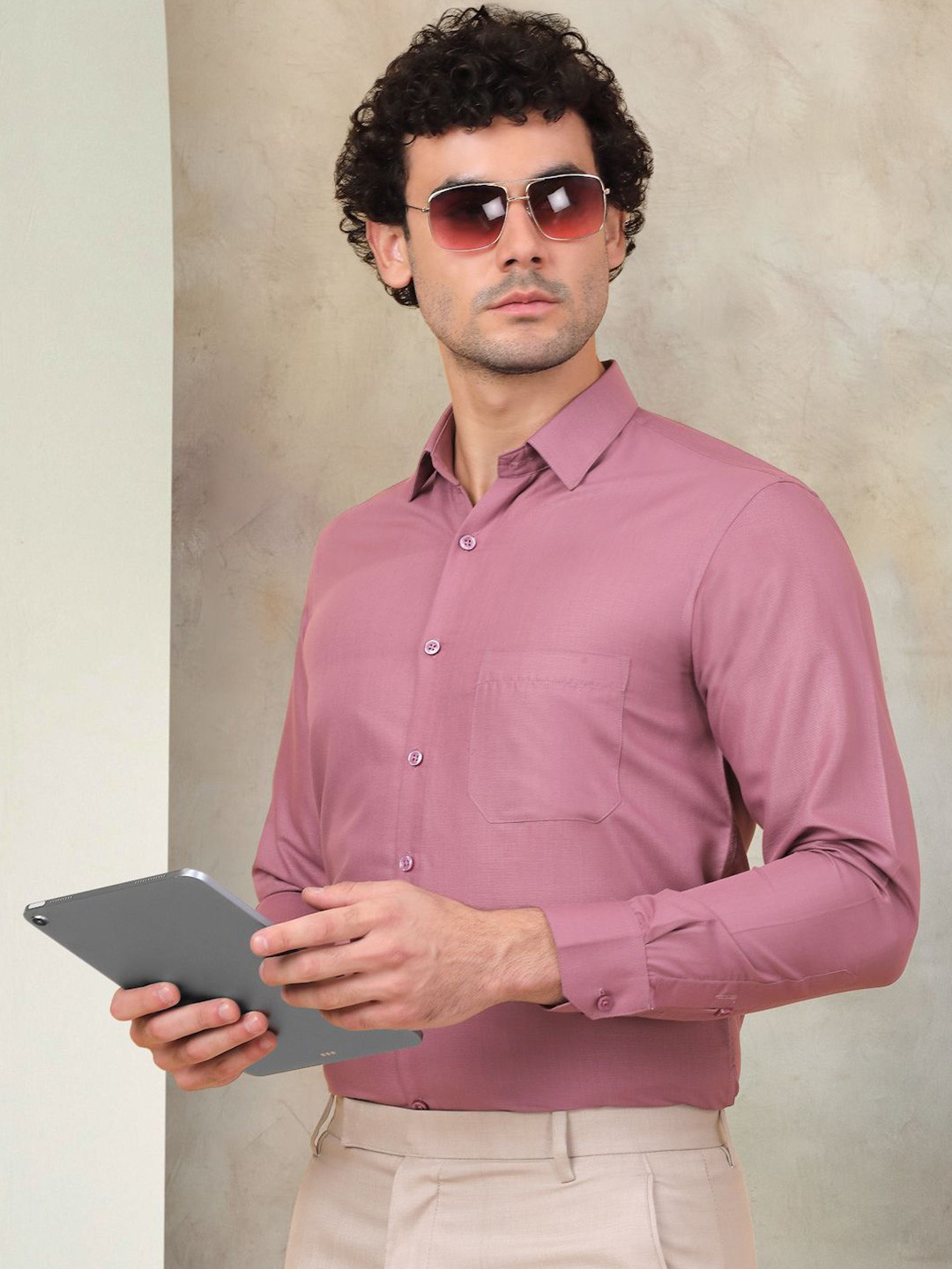 

Indian Needle Classic Opaque Cotton Formal Shirt, Magenta