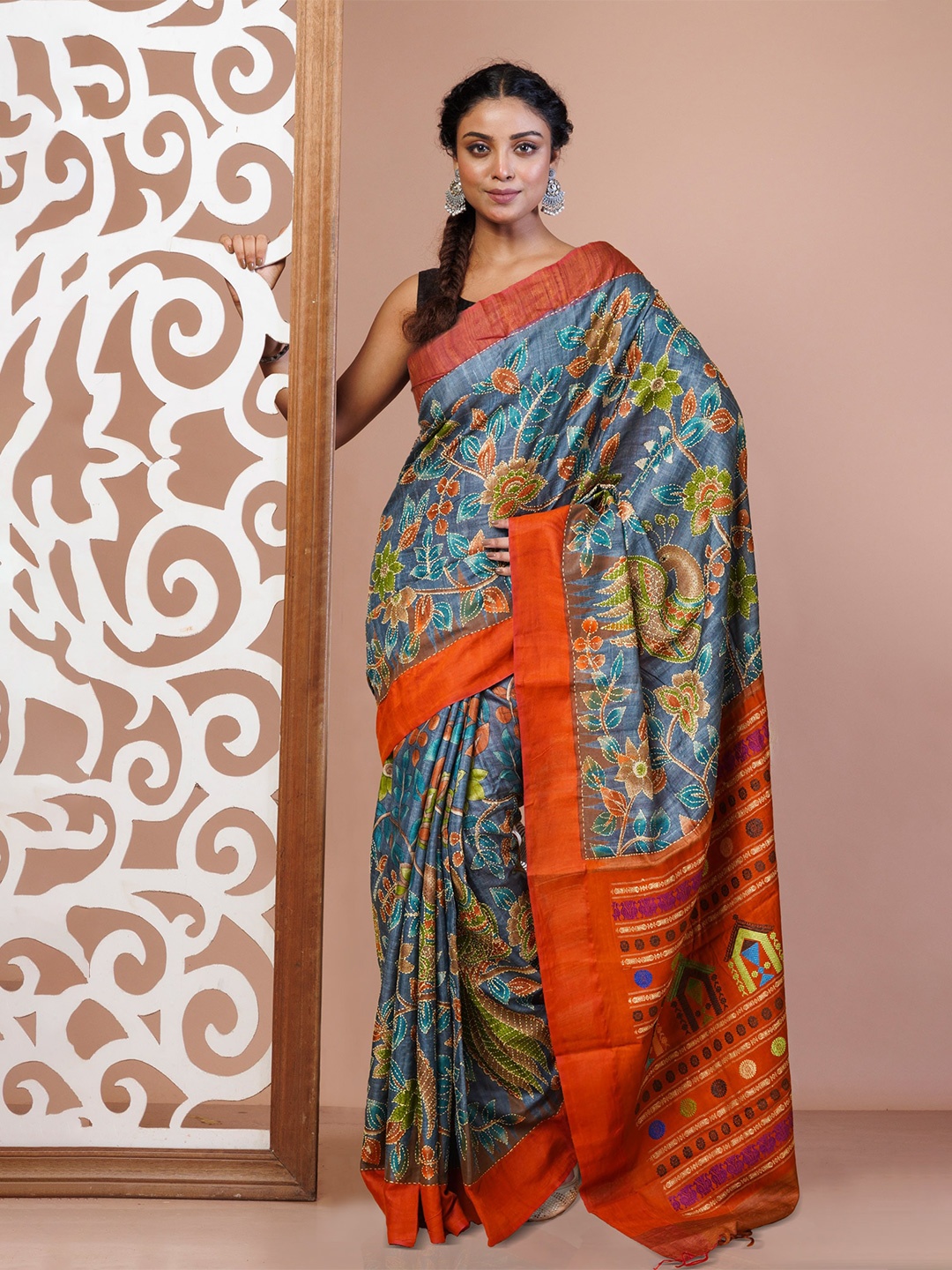 

Unnati Silks Ethnic Motifs Kantha Work Pure Silk Handloom Tussar Saree, Grey