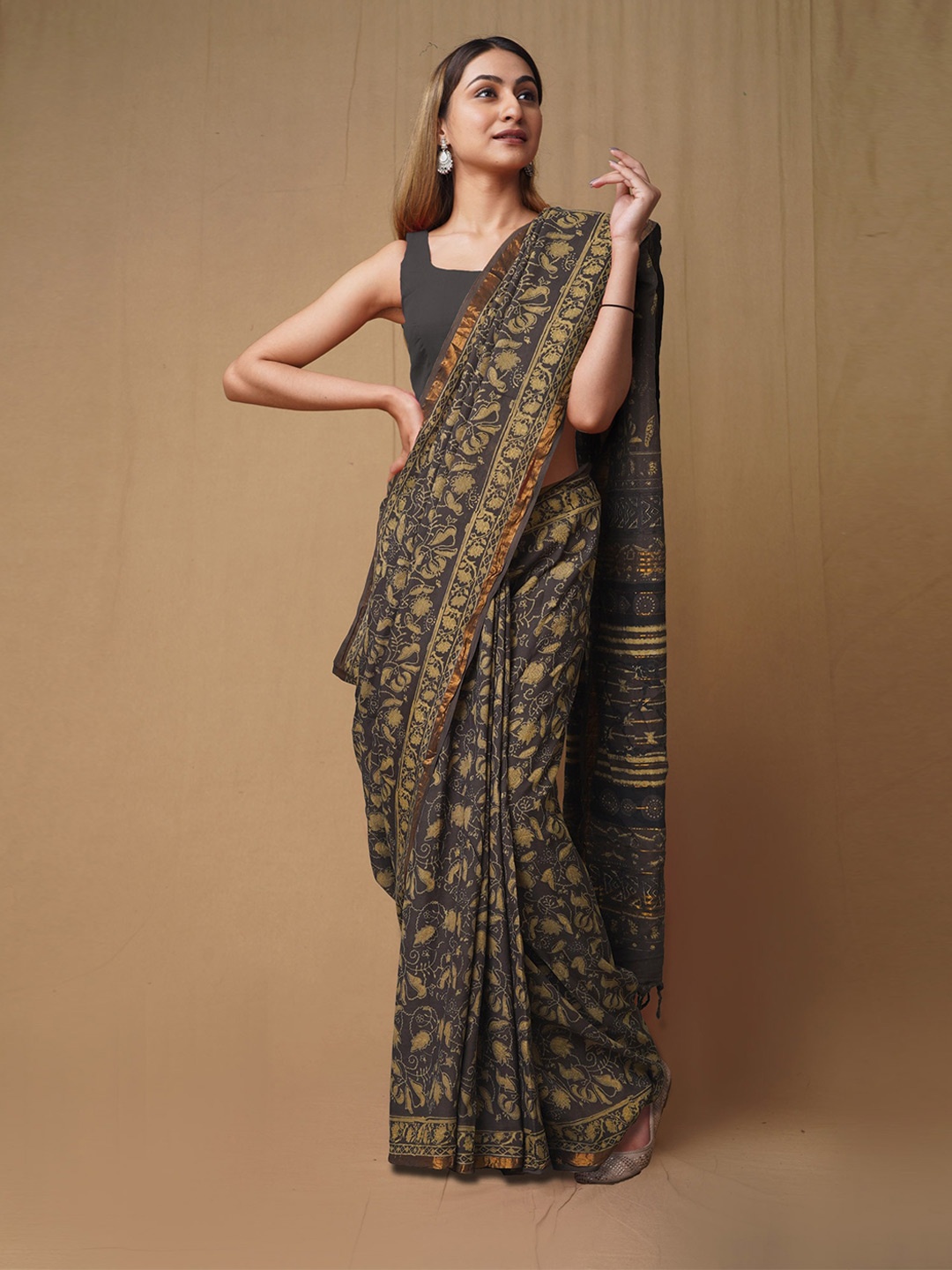 

Unnati Silks Ajrak Block Zari Pure Silk Handloom Saree, Grey