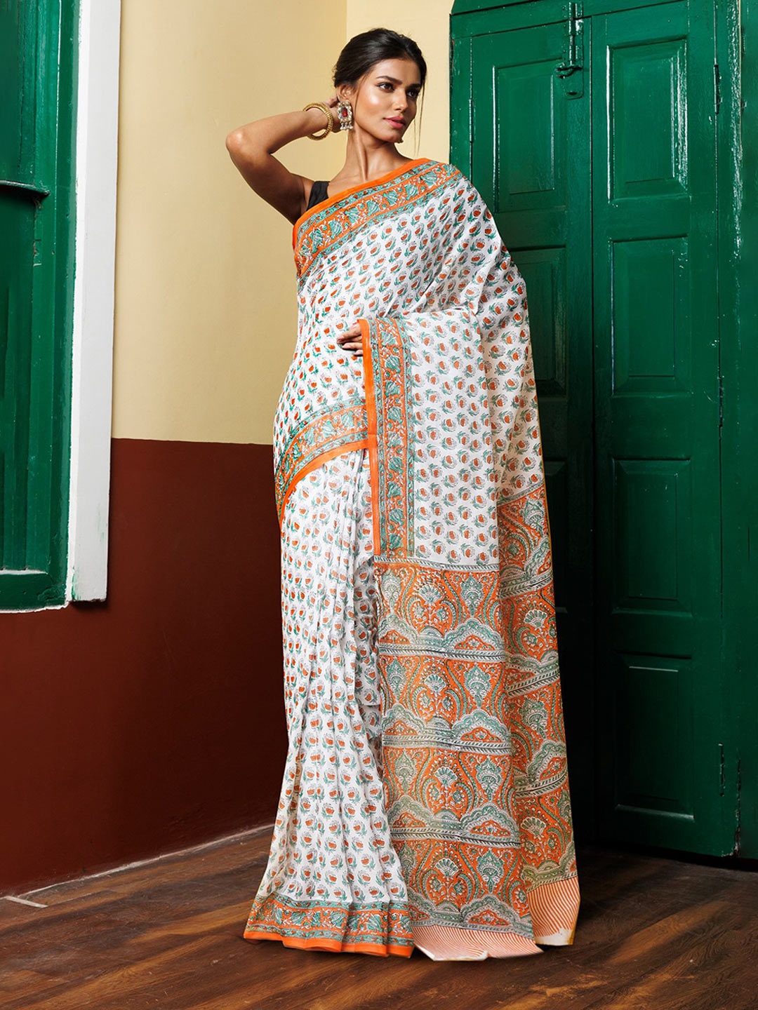 

Unnati Silks Ethnic Motifs Pure Cotton Handloom Block Print Saree, White