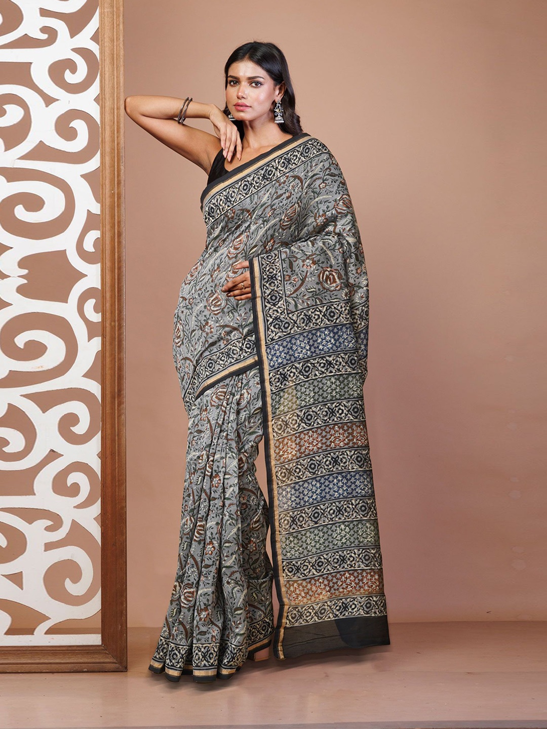 

Unnati Silks Ethnic Motifs Silk Cotton Handloom Chanderi Saree, Grey