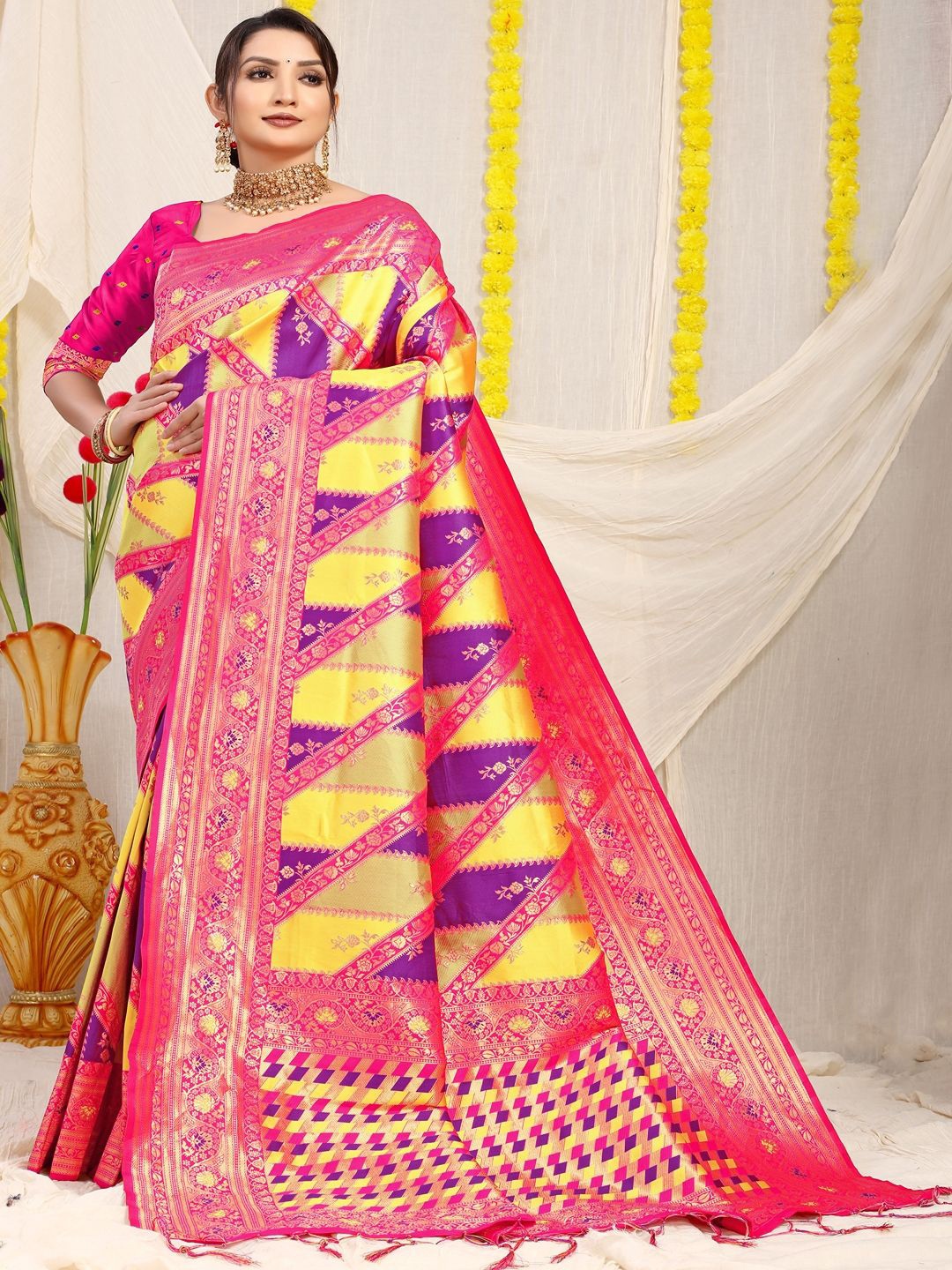 

SGF11 Woven Design Zari Kanjeevaram Saree, Pink