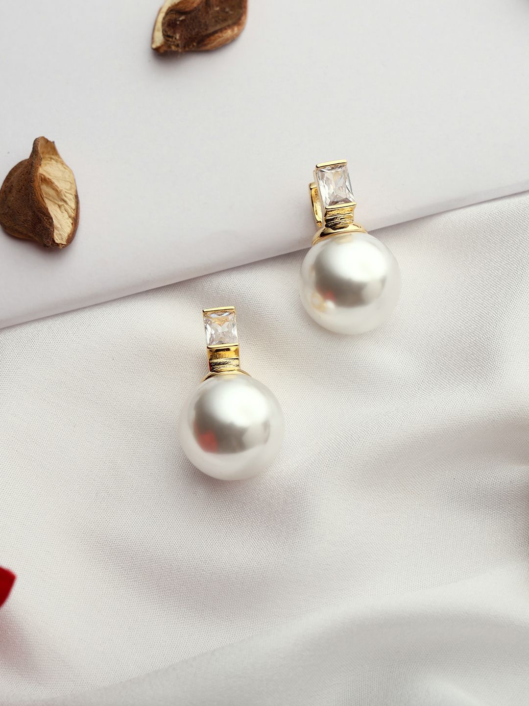 

VENI Gold-Plated Contemporary Stainless Steel Anti Tarnish Drop Earrings