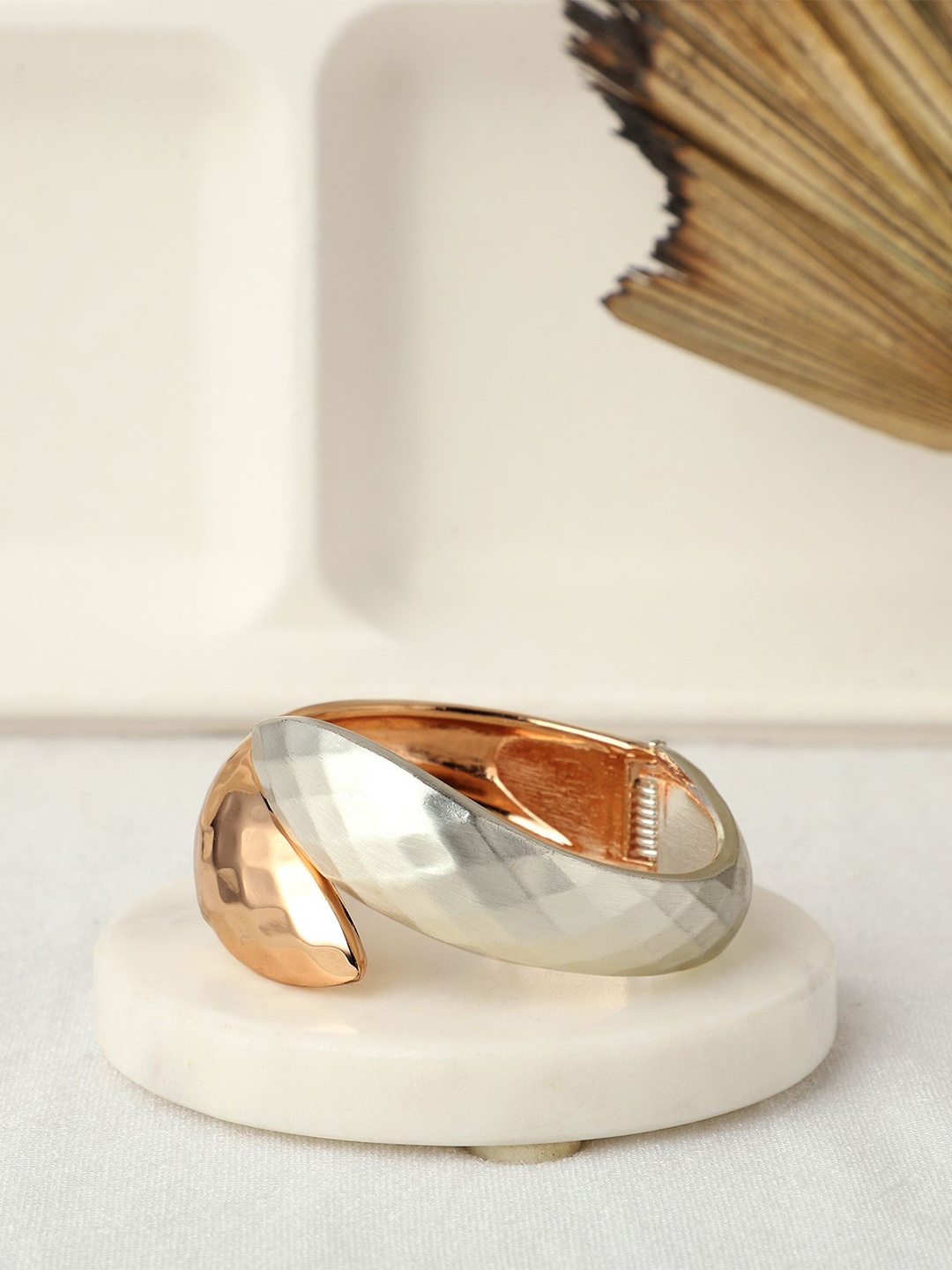 

VENI Gold-Plated Kada Bracelet