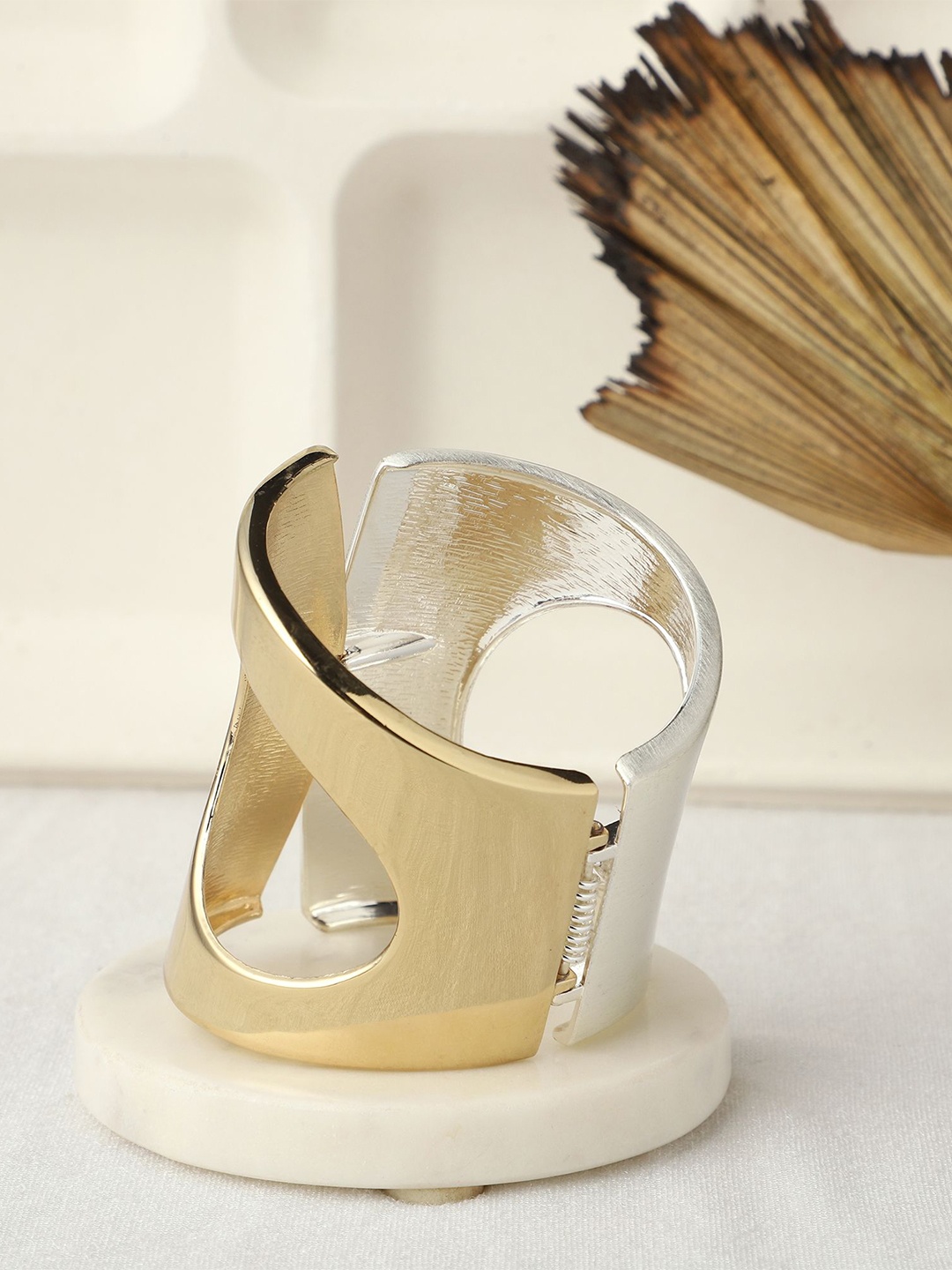 

VENI Gold-Plated Cuff Bracelet