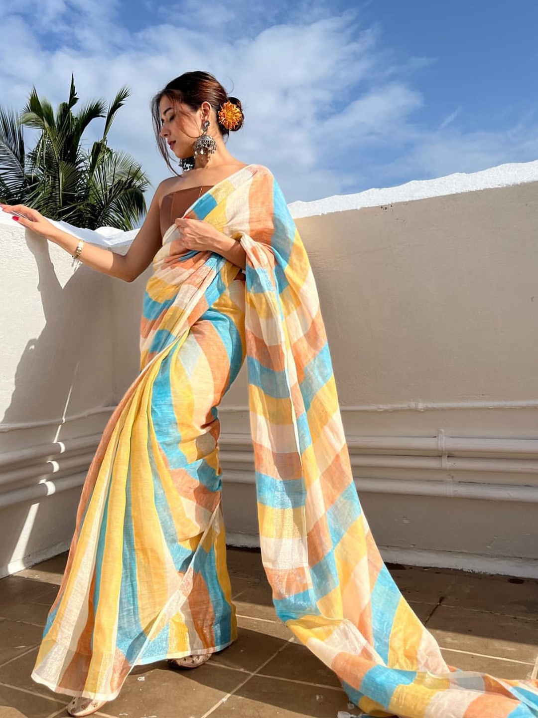 

ARPITA FASHION Striped Block Print Saree, White