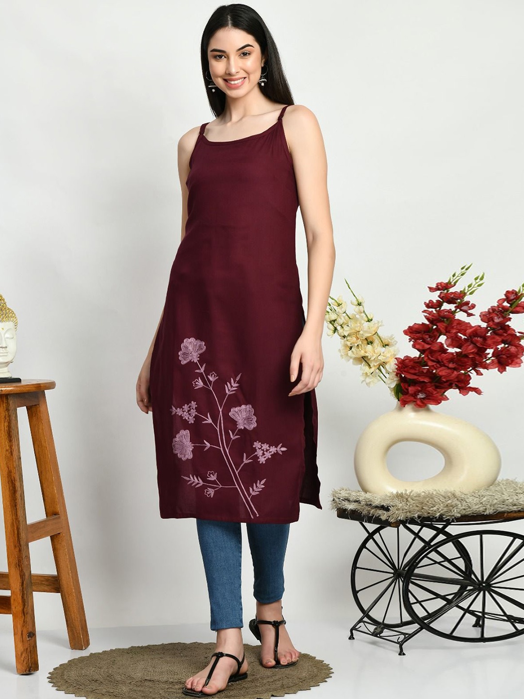 

QAZMI Floral Embroidered Sleeveless Straight Kurta, Maroon