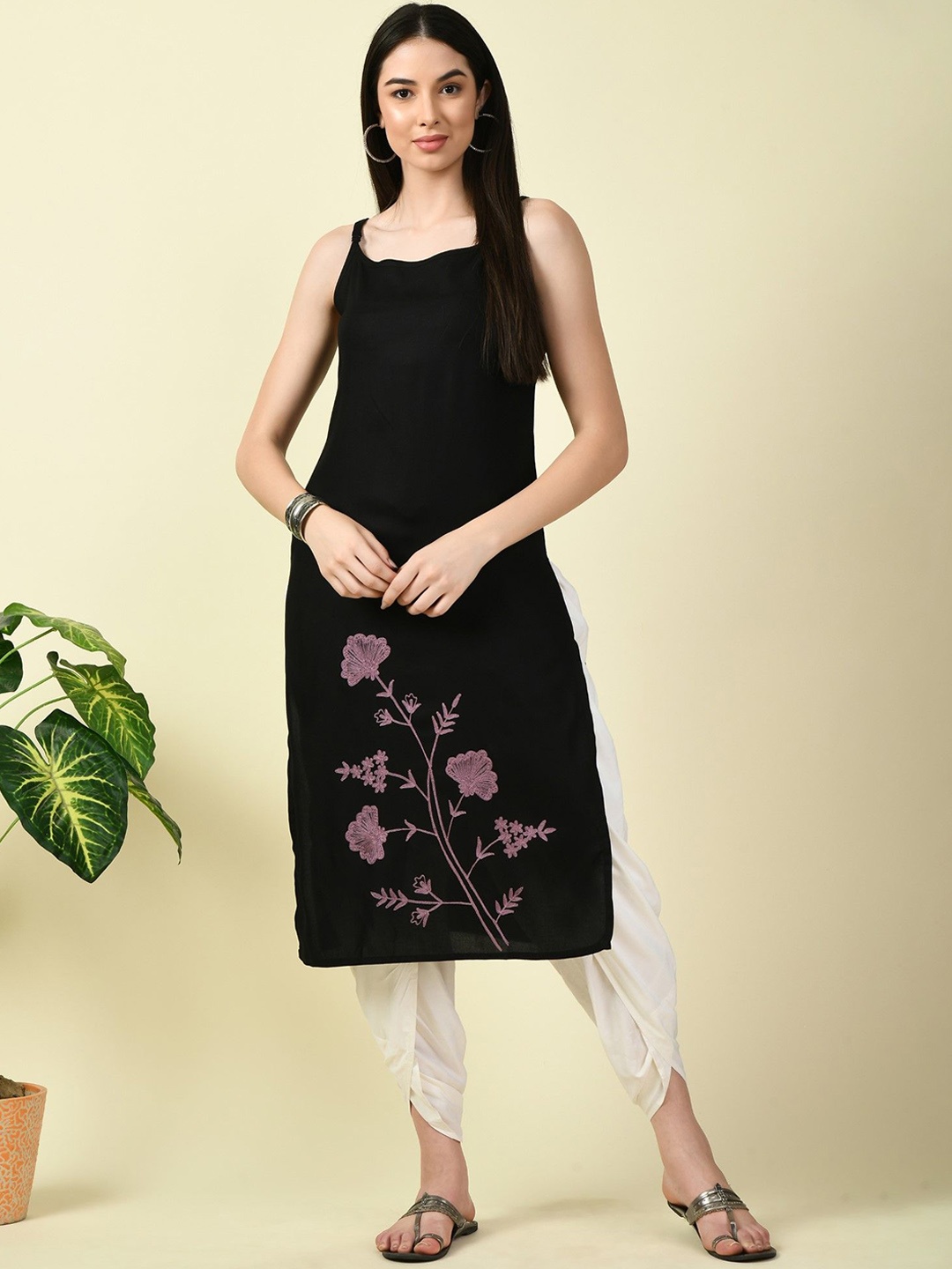 

QAZMI Floral Embroidered Sleeveless Straight Kurta, Black