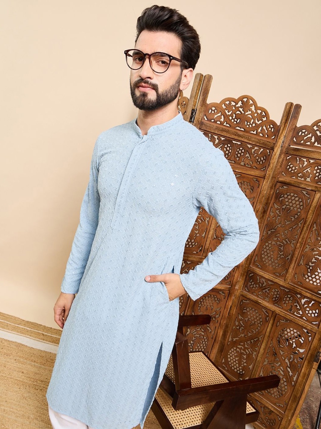 

Ethnic Bay Men Flared Sleeves Thread Work Kurta, Blue