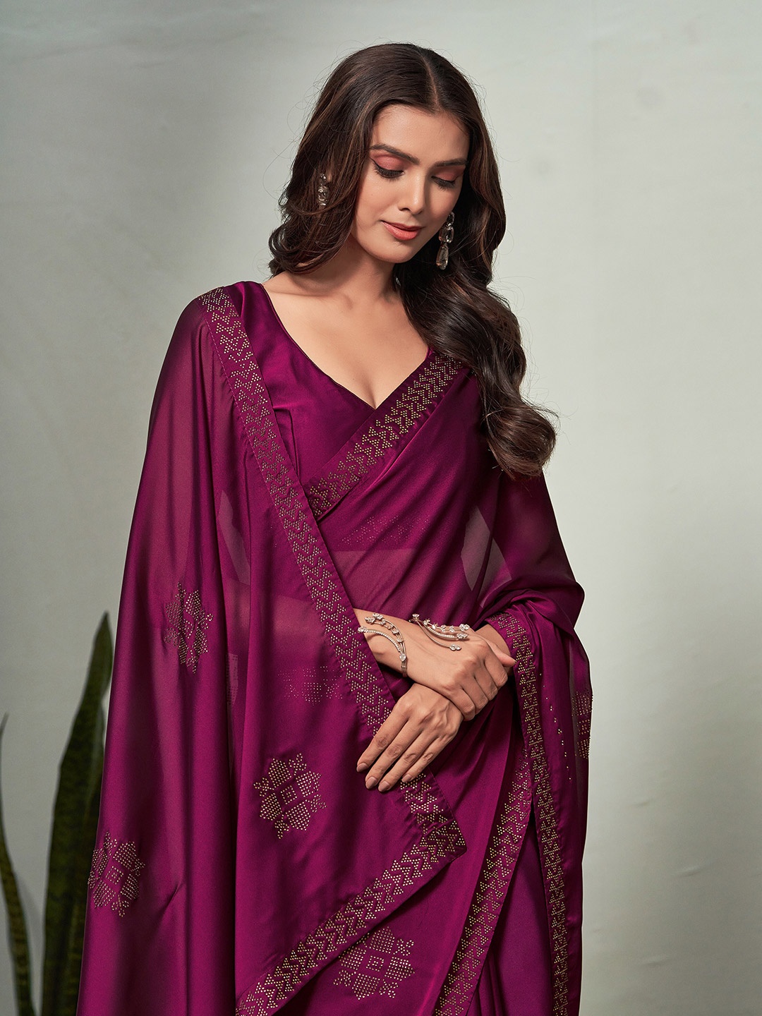 

Sangria Embellished Saree With Blouse Piece, Magenta