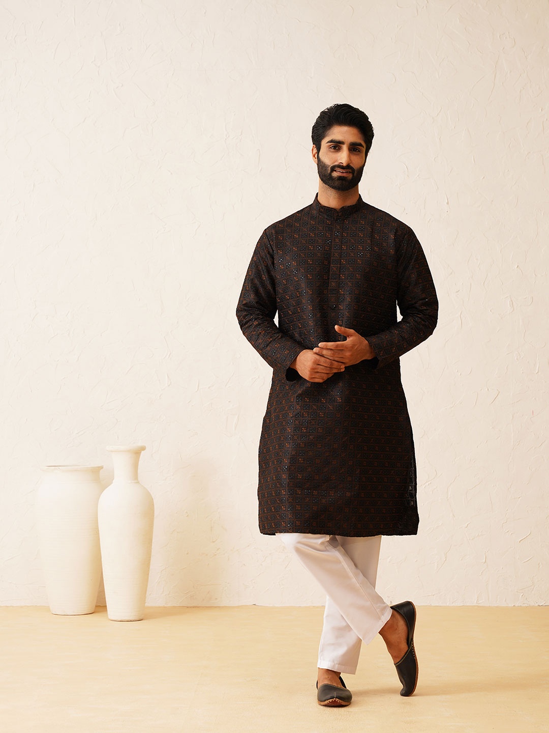 

SOJANYA LUXE Ethnic Motifs Embroidered Straight Kurta with Pyjamas, Black