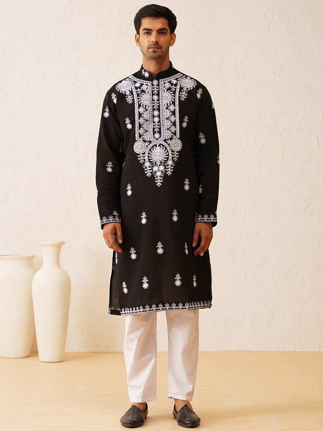 

SOJANYA LUXE Ethnic Motifs Embroidered Thread Work Pure Cotton Kurta with Pyjamas, Black