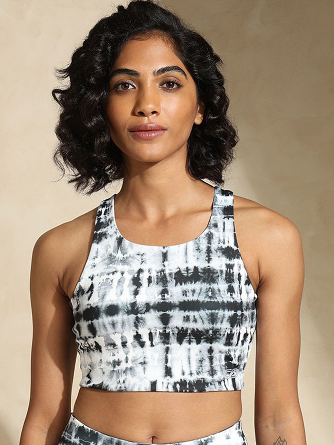 

Silvertraq Abstract Printed Full Coverage Sports Bra With Moisture Wicking, Black