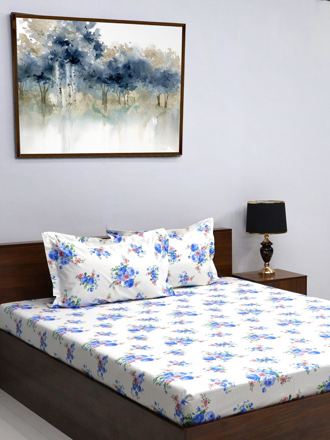 

BOMBAY DYEING Blue & White Floral 164 TC Cotton Queen Bedsheet With 2 Pillow Covers