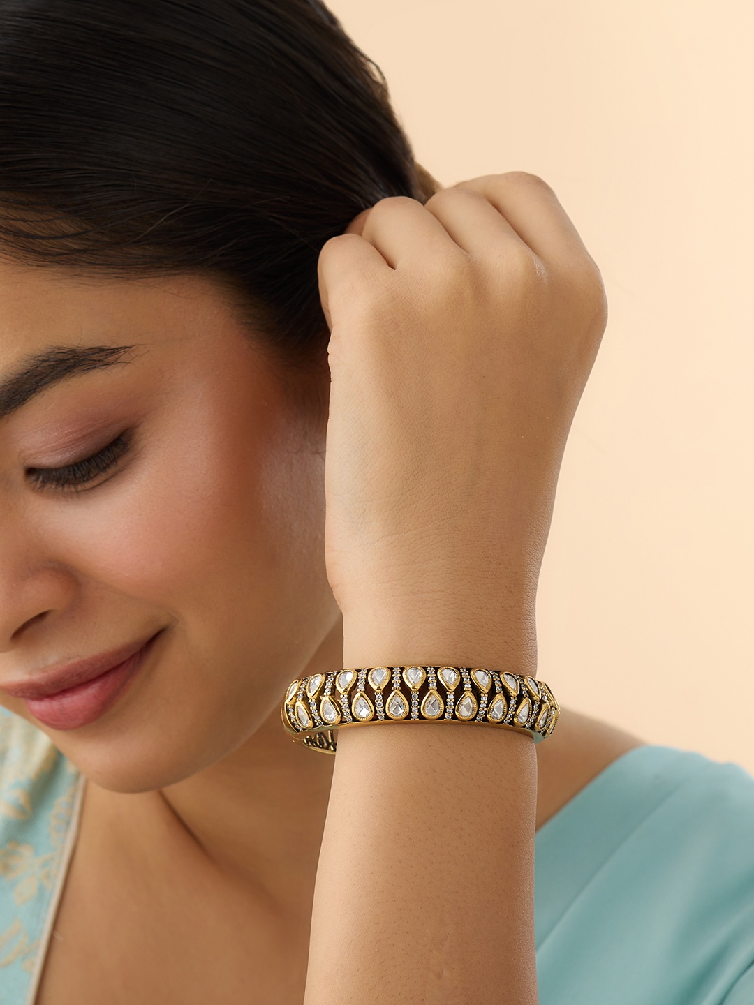 

Kushal's Fashion Jewellery Women Kundan Gold-Plated Kada Bracelet