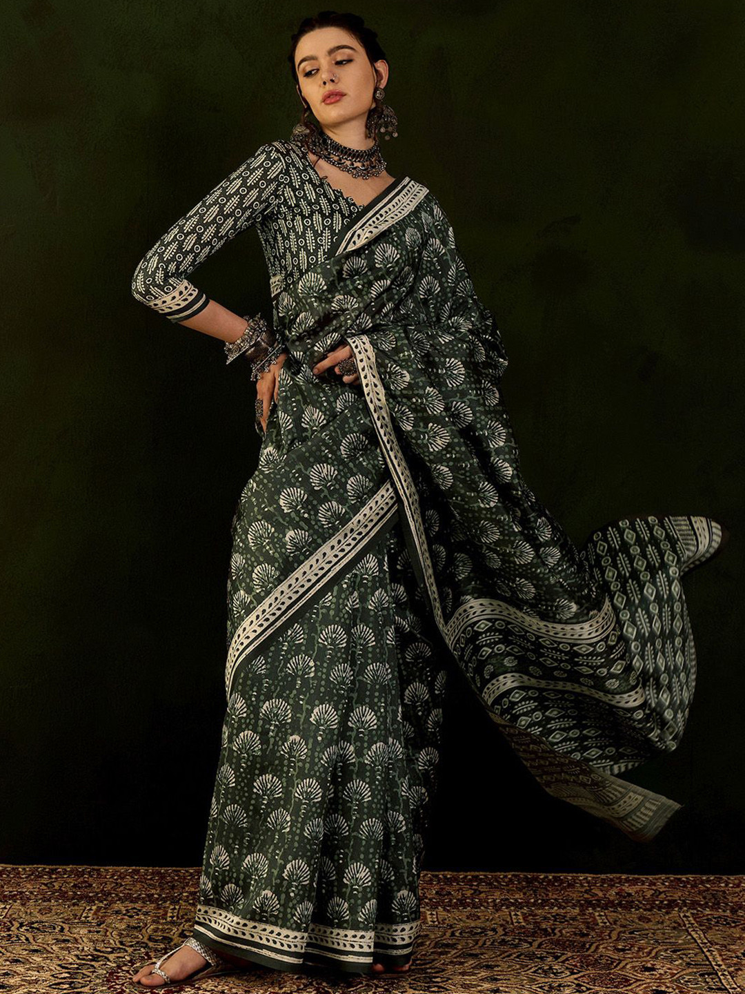 

Mitera Ethnic Motifs Bagru Saree, Green