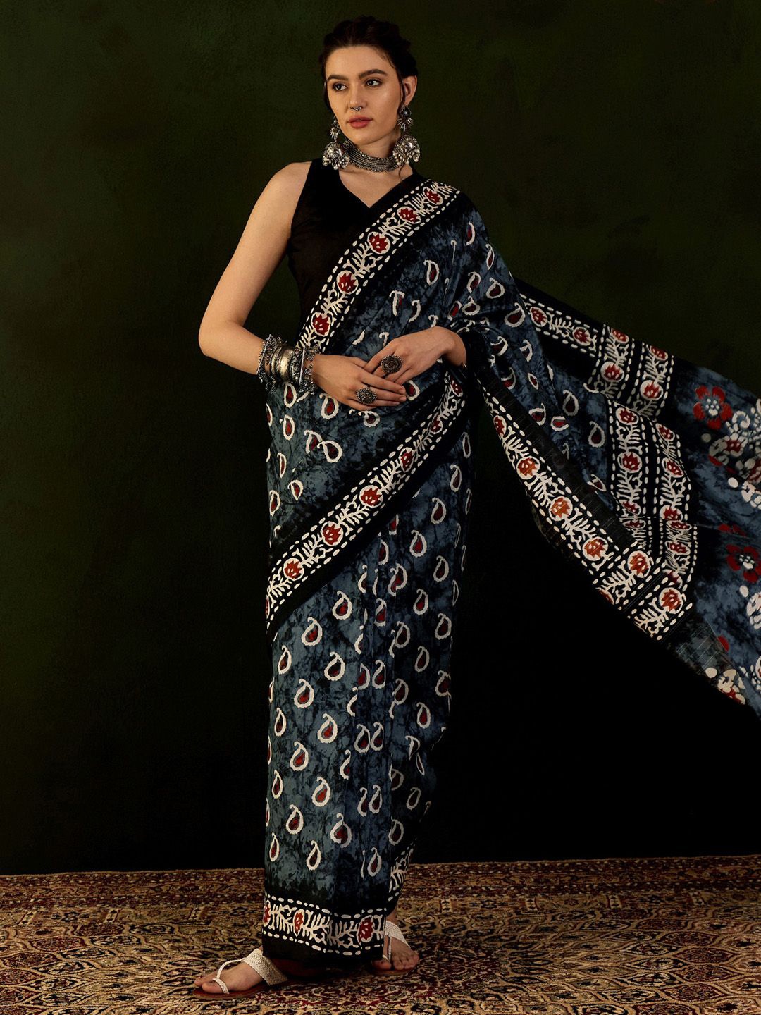 

Mitera Paisley Dabu Saree, Grey