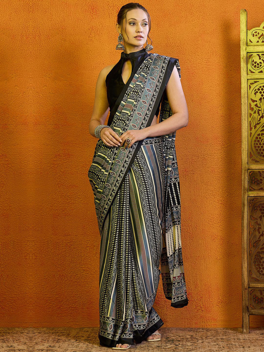 

Mitera Ethnic Motifs Satin Block Print Saree, Grey