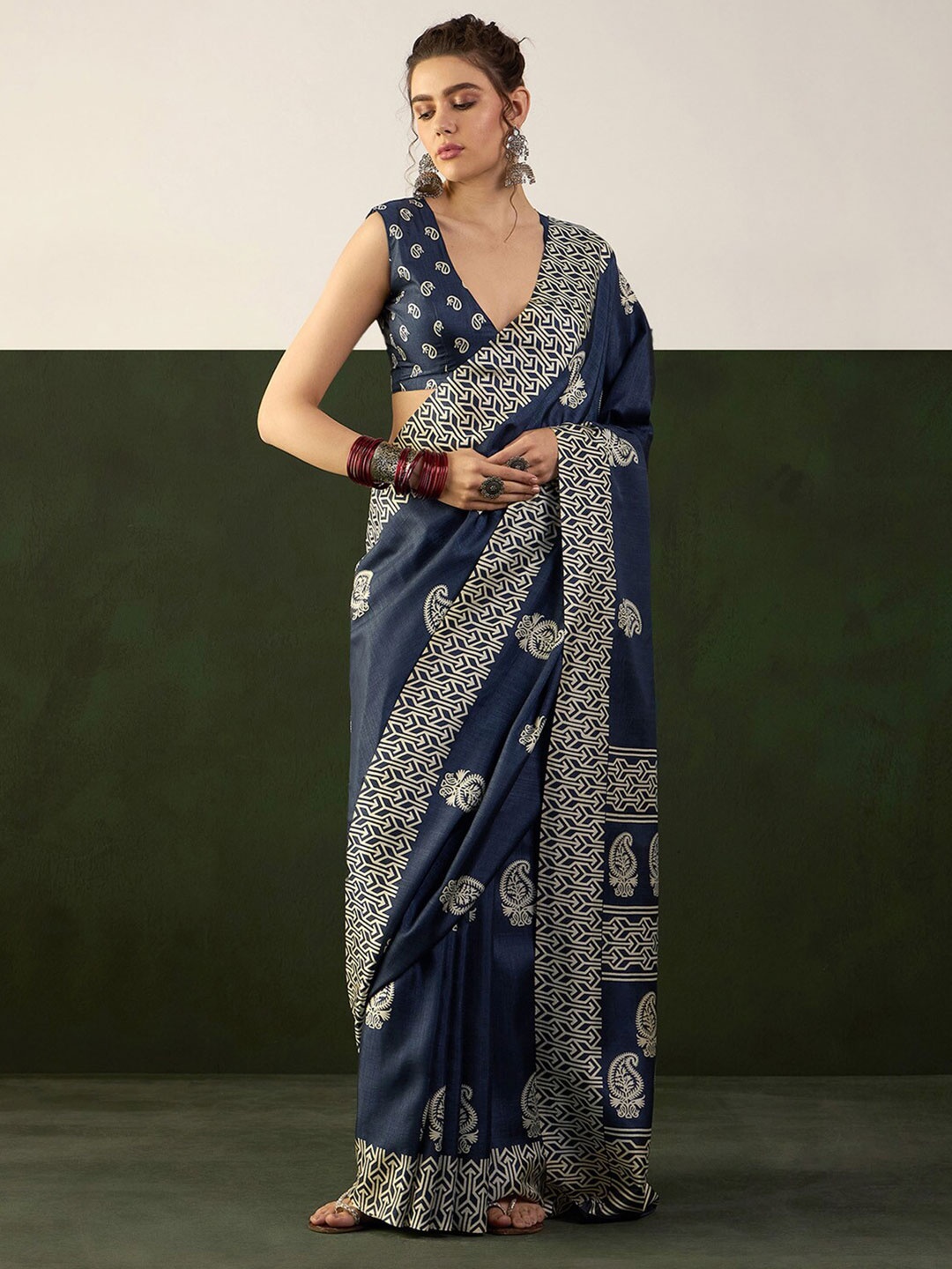 

Mitera Paisley Printed Bagru Saree, Navy blue