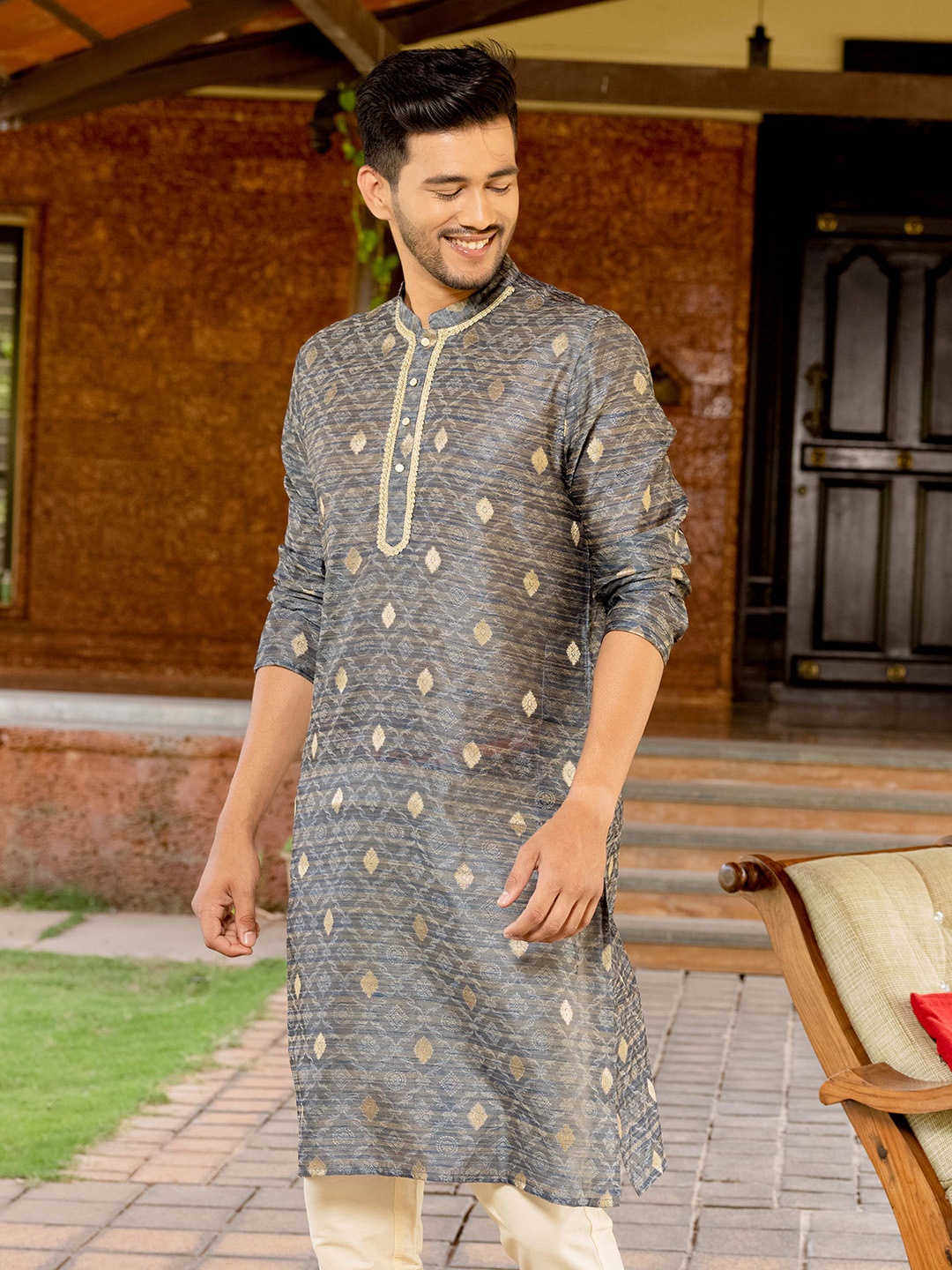 

FILORI Ethnic Motifs Mandarin Collar Thread Work Art Silk Jacquard Straight Kurta, Grey