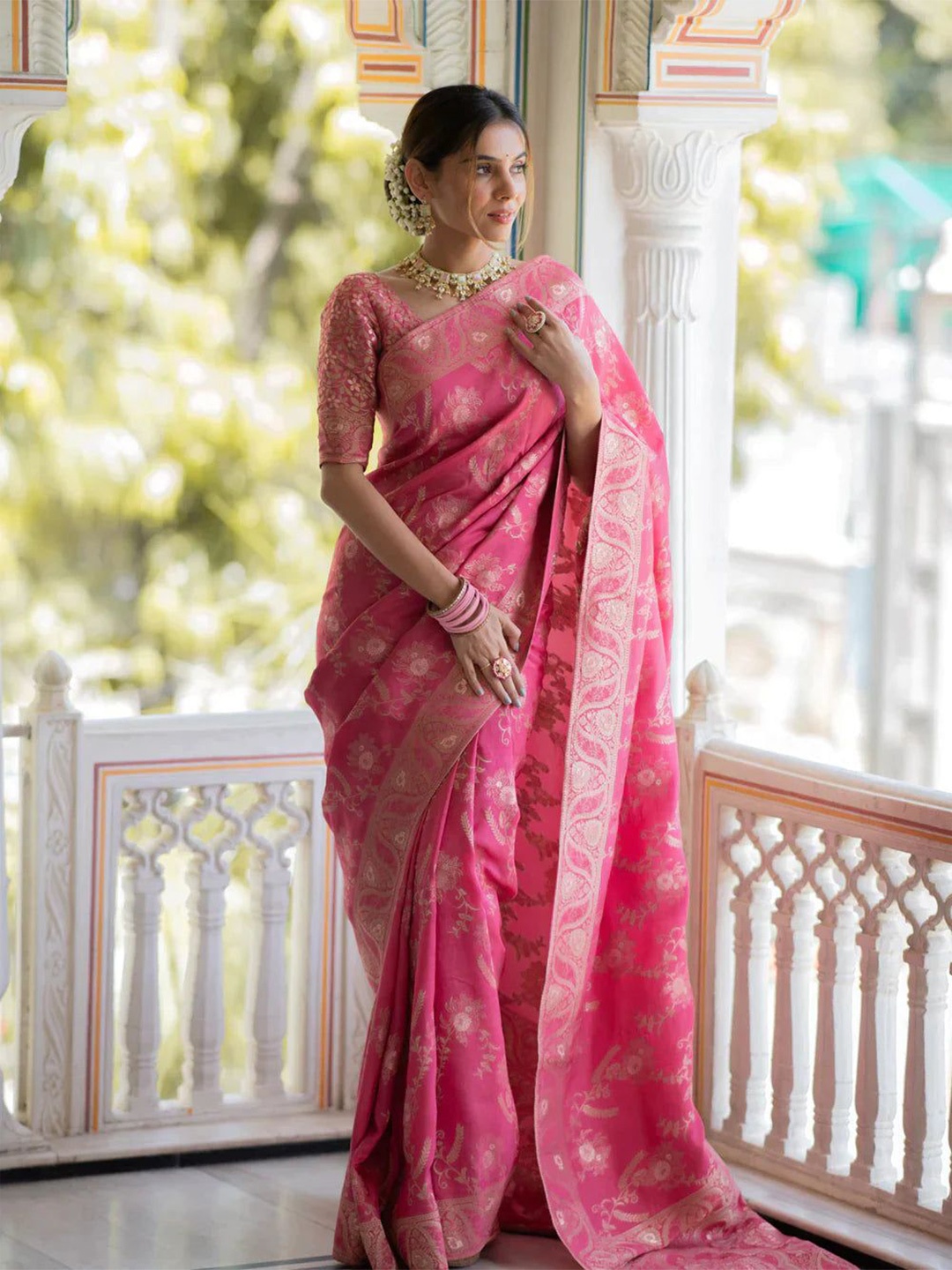

ZILVIRA Woven Design Zari Banarasi Saree, Pink