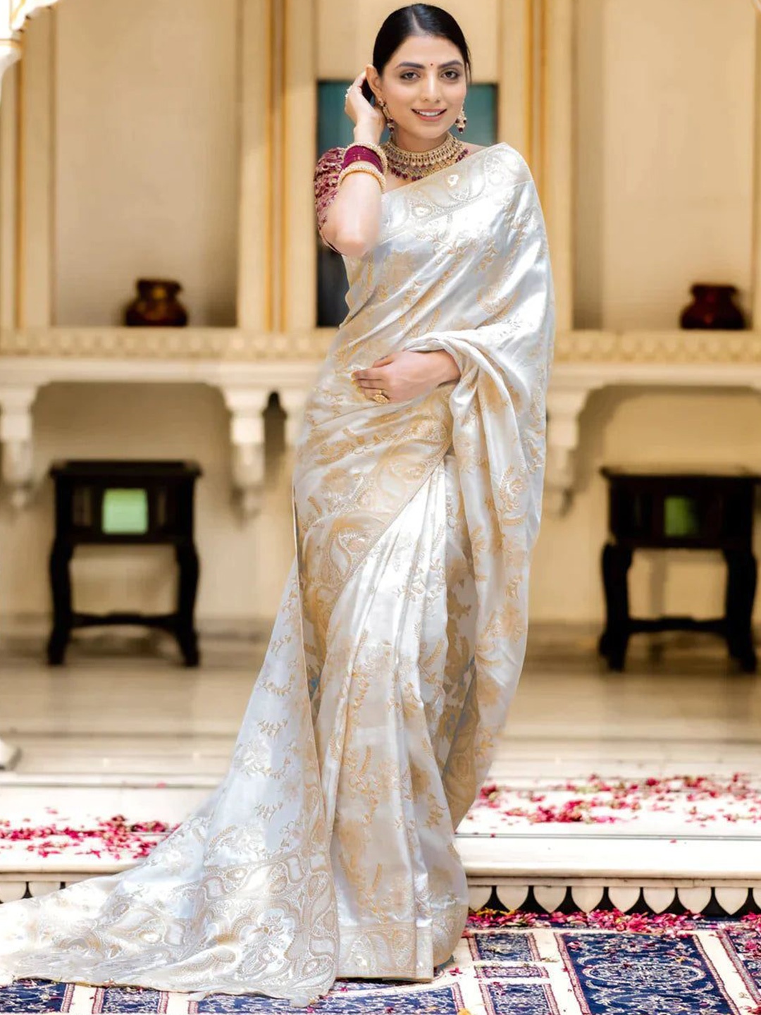 

ZILVIRA Woven Design Zari Banarasi Saree, White