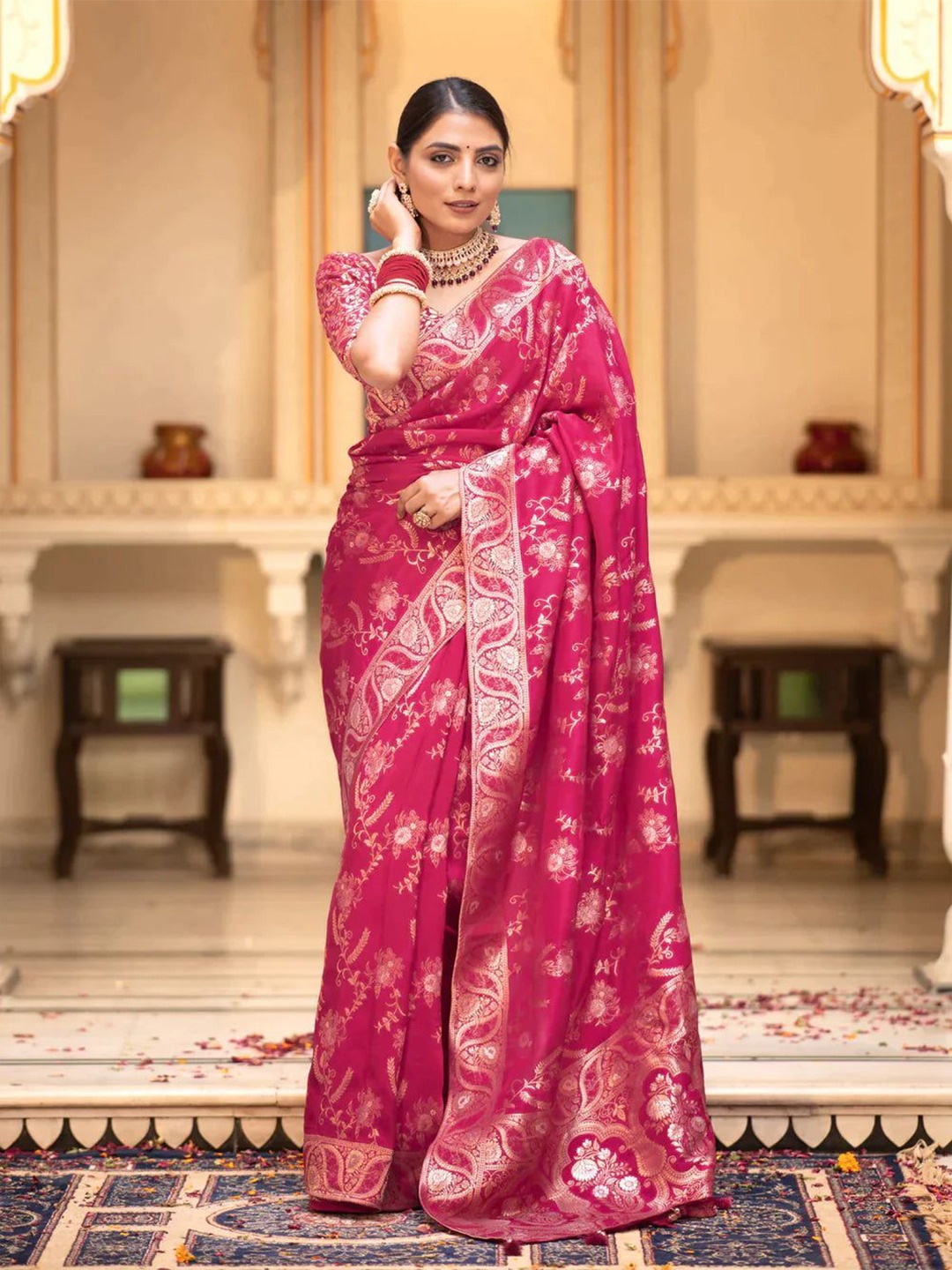 

ZILVIRA Woven Design Zari Banarasi Saree, Magenta