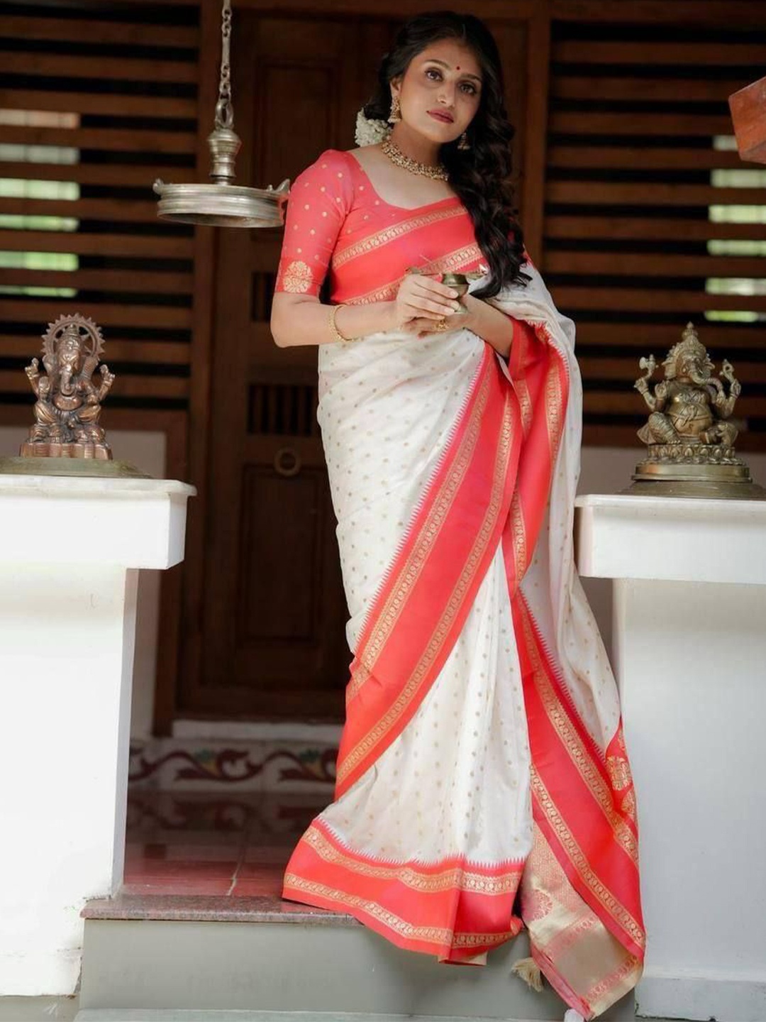 

ZILVIRA Woven Design Zari Banarasi Saree, White