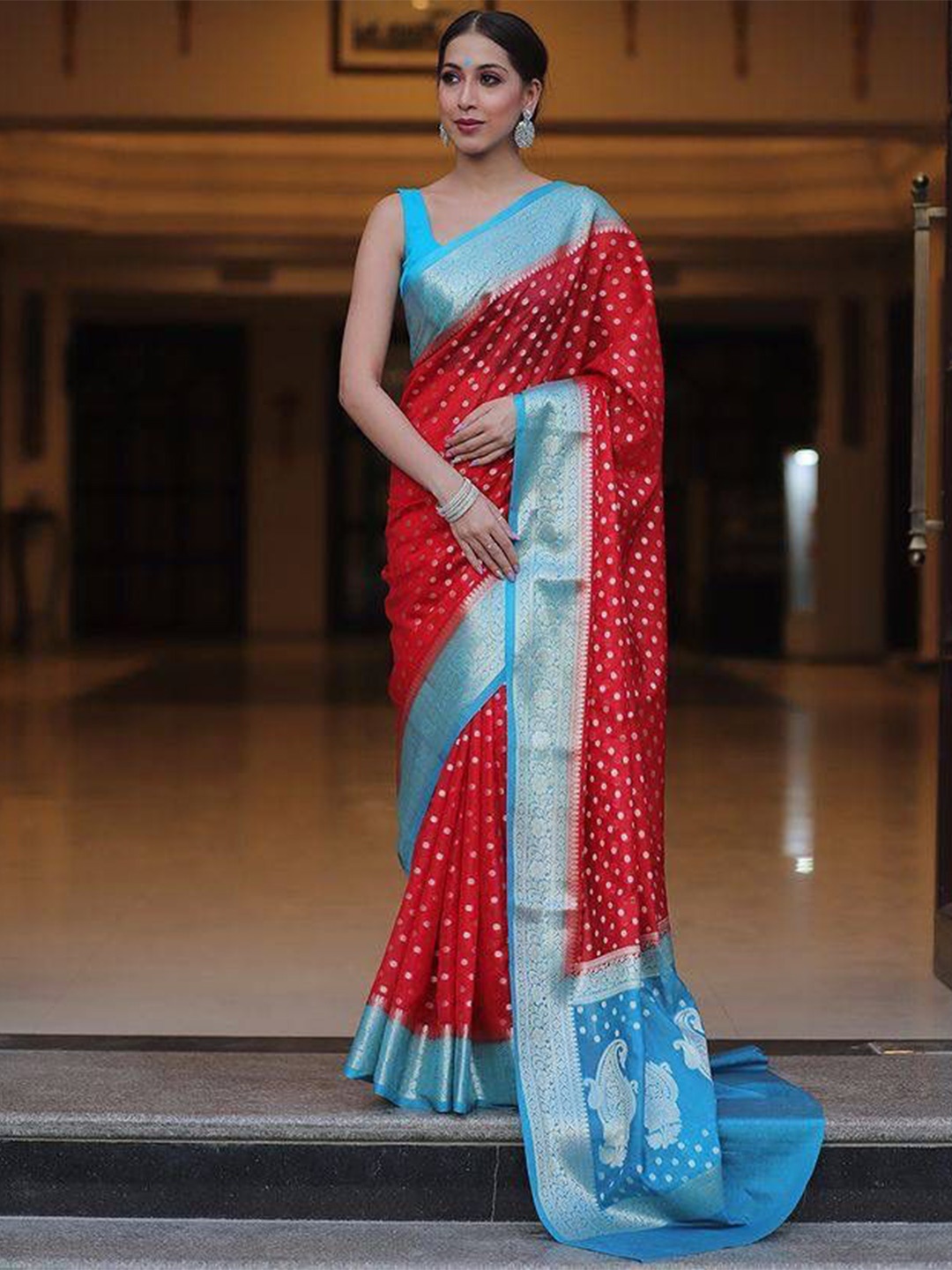 

ZILVIRA Woven Design Zari Banarasi Saree, Red