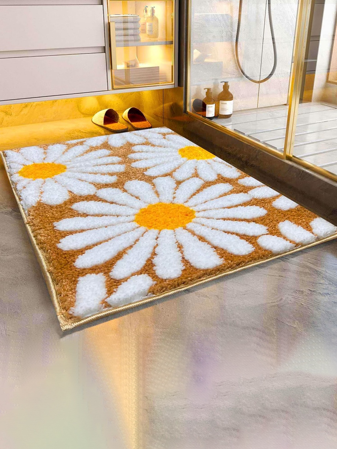 

ROSEATE Beige & White Floral Microfiber 2000 GSM Anti-Skid Bath Rug