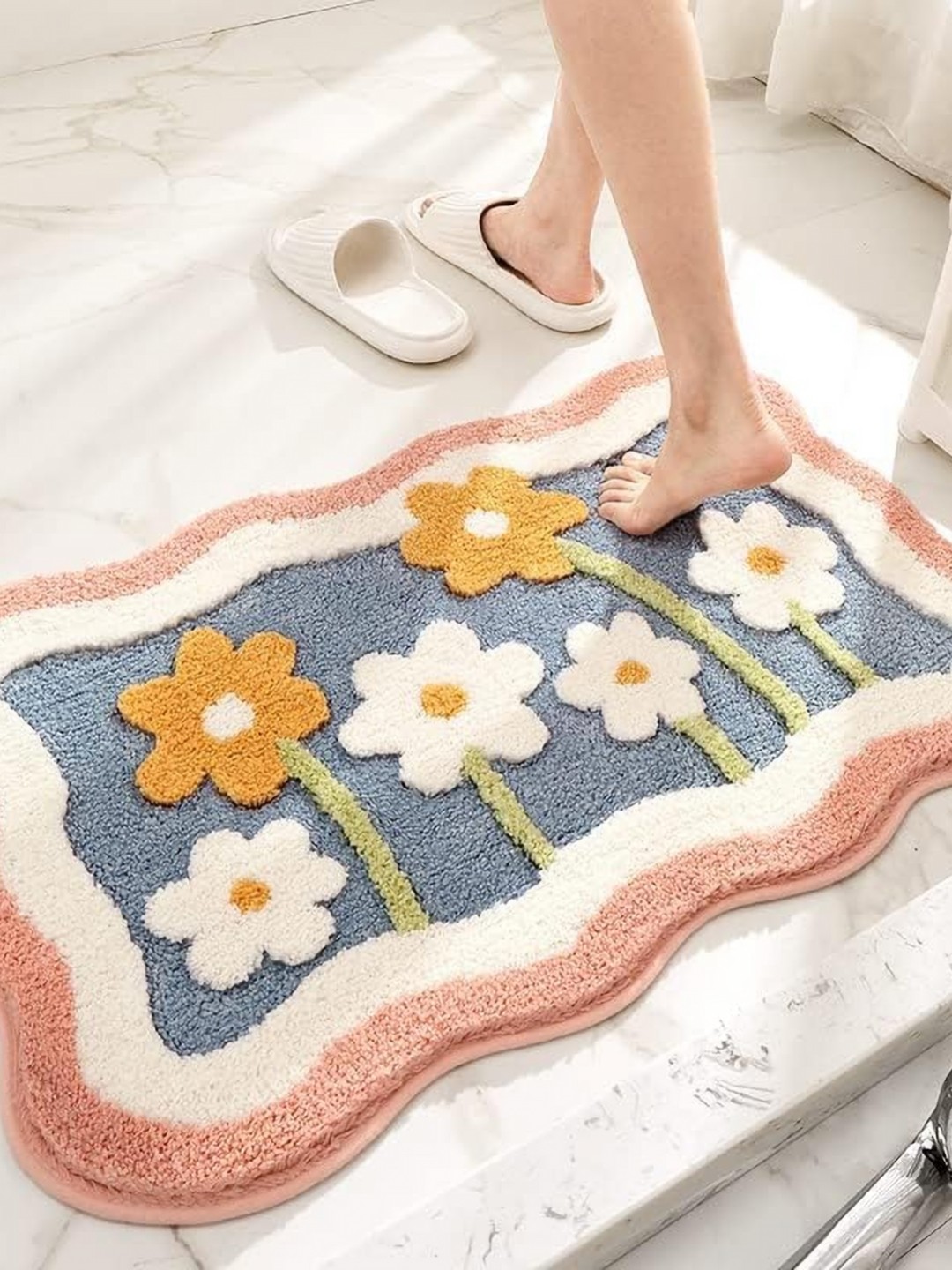 

ROSEATE Grey & White Floral Microfiber 2000 GSM Anti-Skid Bath Rug