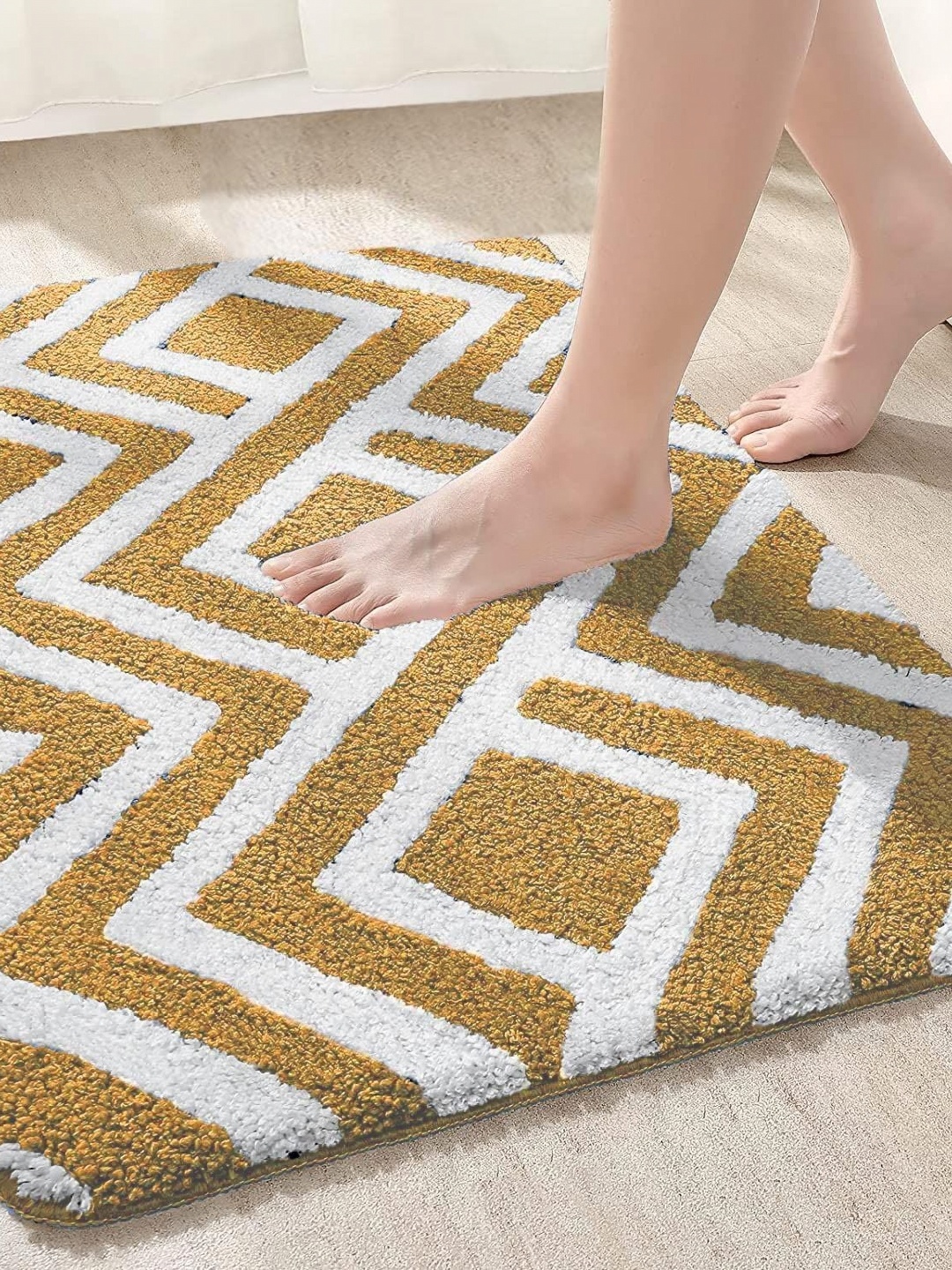 

ROSEATE White & Beige Printed Microfiber Bath Rugs