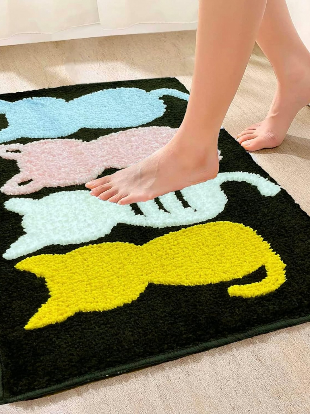 

ROSEATE Black & Yellow Cat Microfiber 2000 GSM Anti-Skid Bath Rug