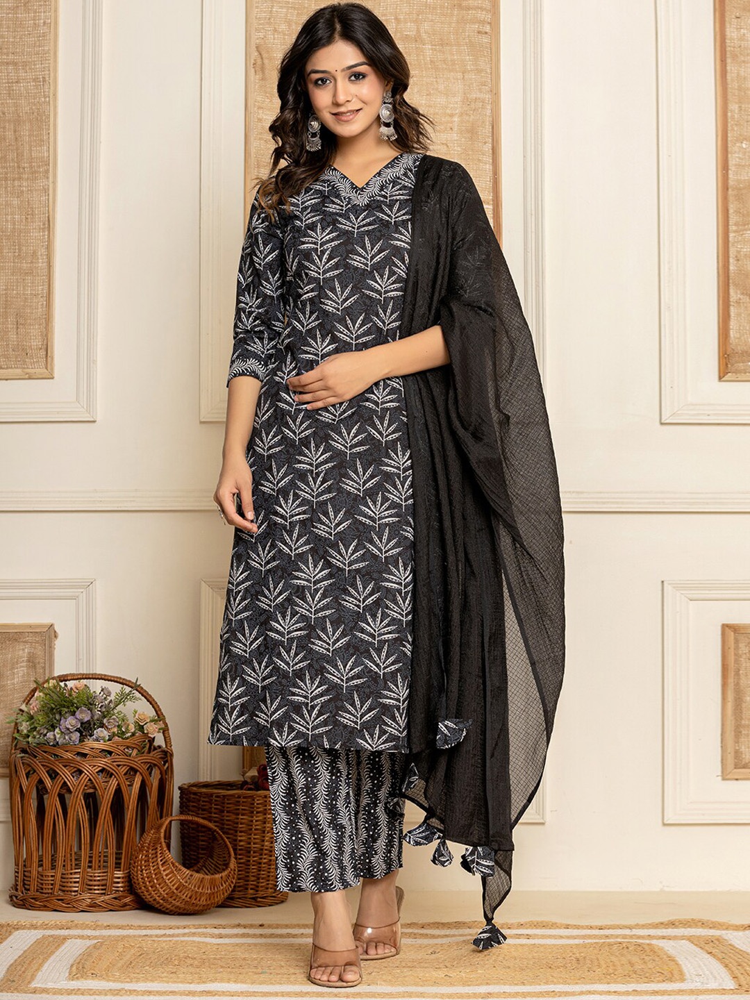 

Yufta Floral Printed Regular Pure Cotton Kurta with Trouser & Dupatta, Black