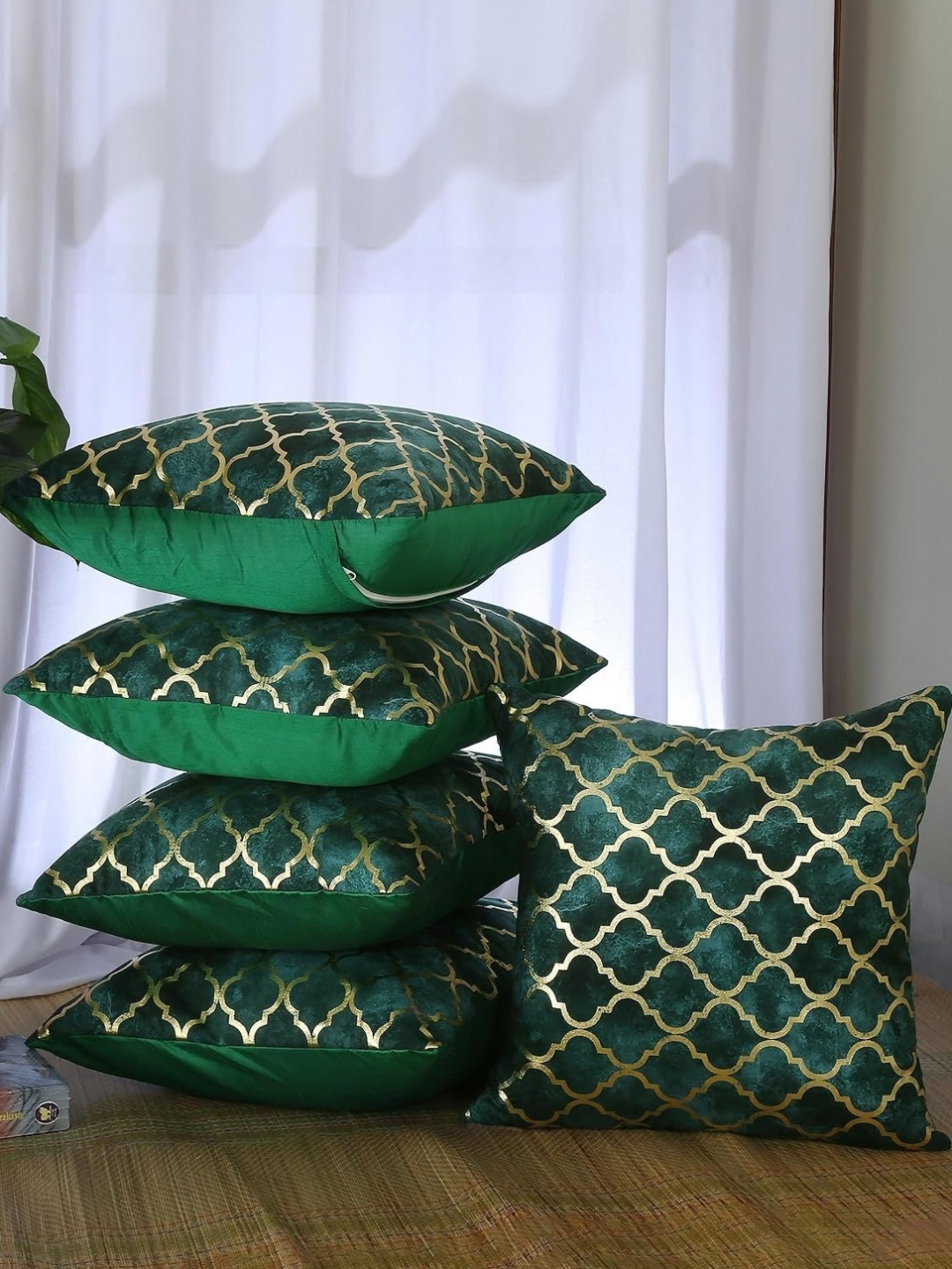 

Homerz Green & Gold-Toned 5 Pieces Geometric Velvet Square Cushion Covers