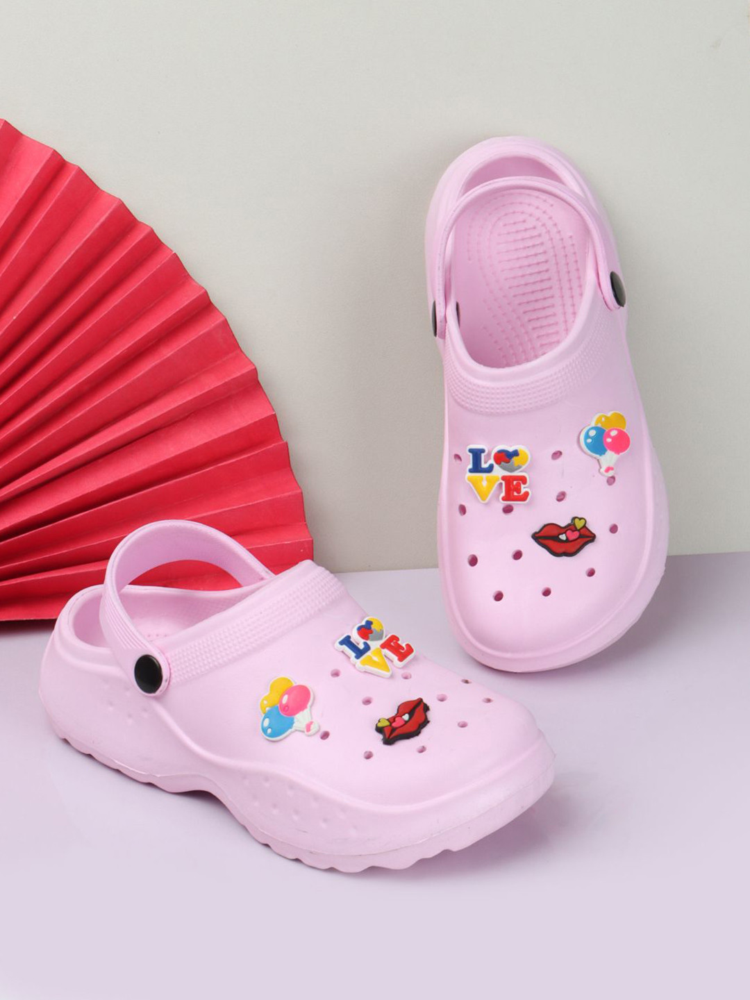 

The Roadster Lifestyle Co. Women Purple Self-Design Lightweight Clogs