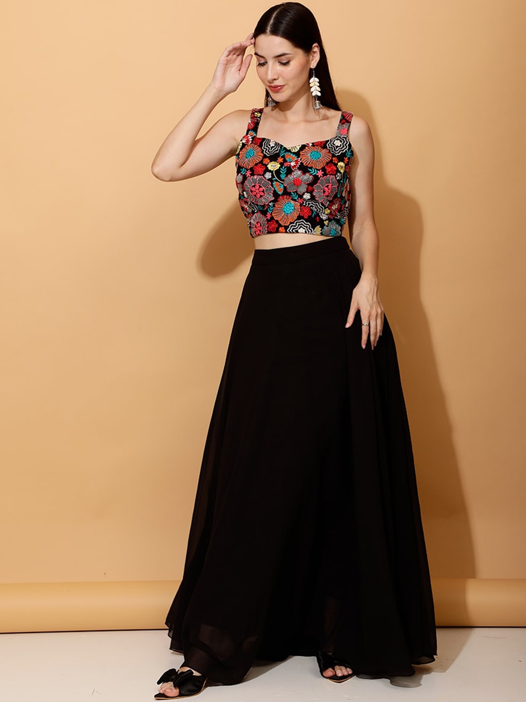 

Laalzari Floral Embroidered Sweetheart Neck Top With Palazzos & Neck Band Dupatta, Black