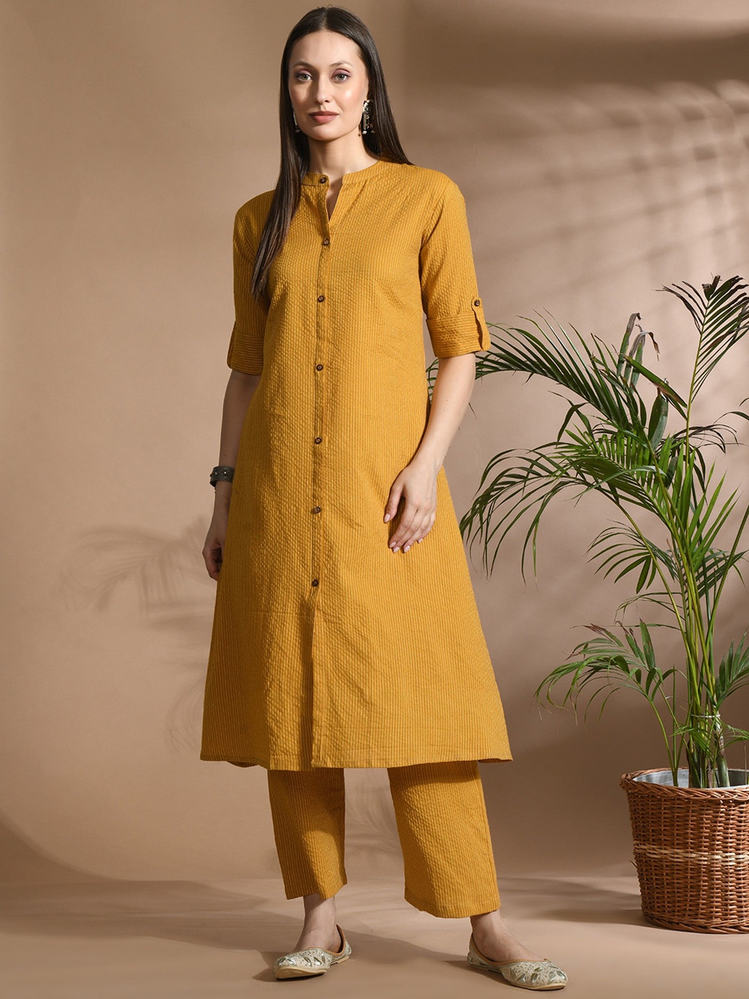 

AAYUMI Textured Mandarin Collar Roll-up Sleeves Pure Cotton Kurta with Trouser, Yellow