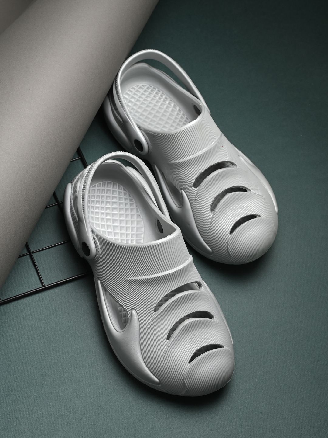 

HRX by Hrithik Roshan Men Grey Croslite Clogs