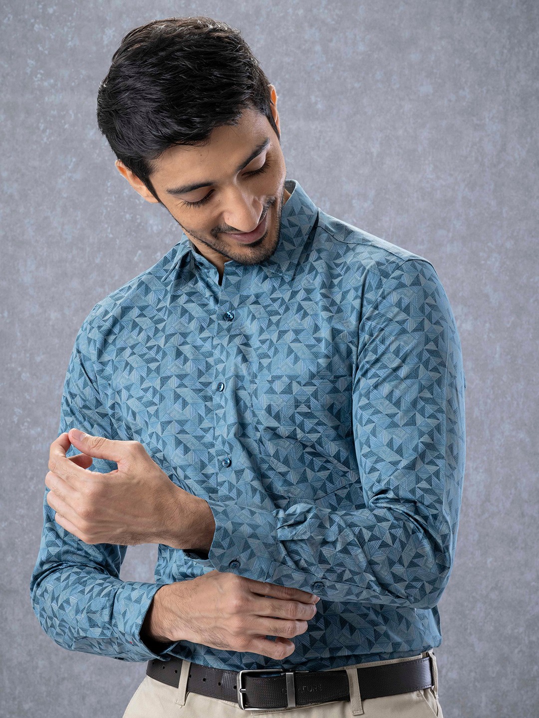 

Sero Geometric Printed Comfort Opaque Pure Cotton Casual Shirt, Blue