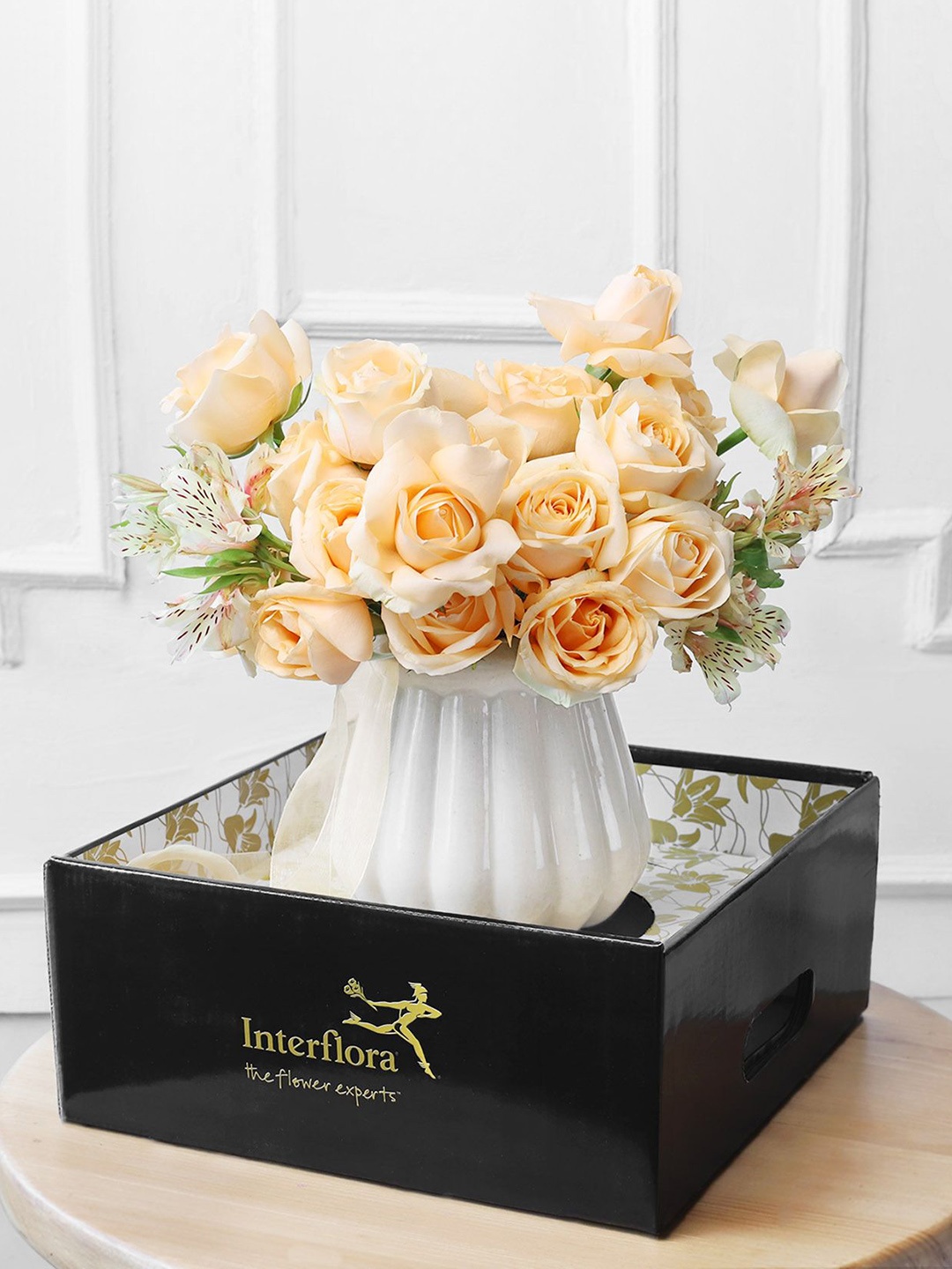 Interflora Peach & Green 22 Pieces Alstroemeria & Roses Flower Bouquet In Vase