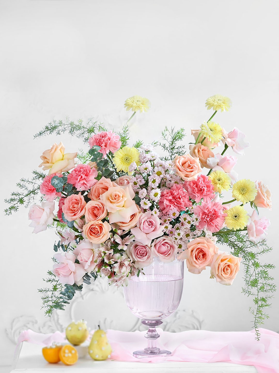 

Interflora 8-Assorted Live Fresh Flowers In A Glass Vase, Green
