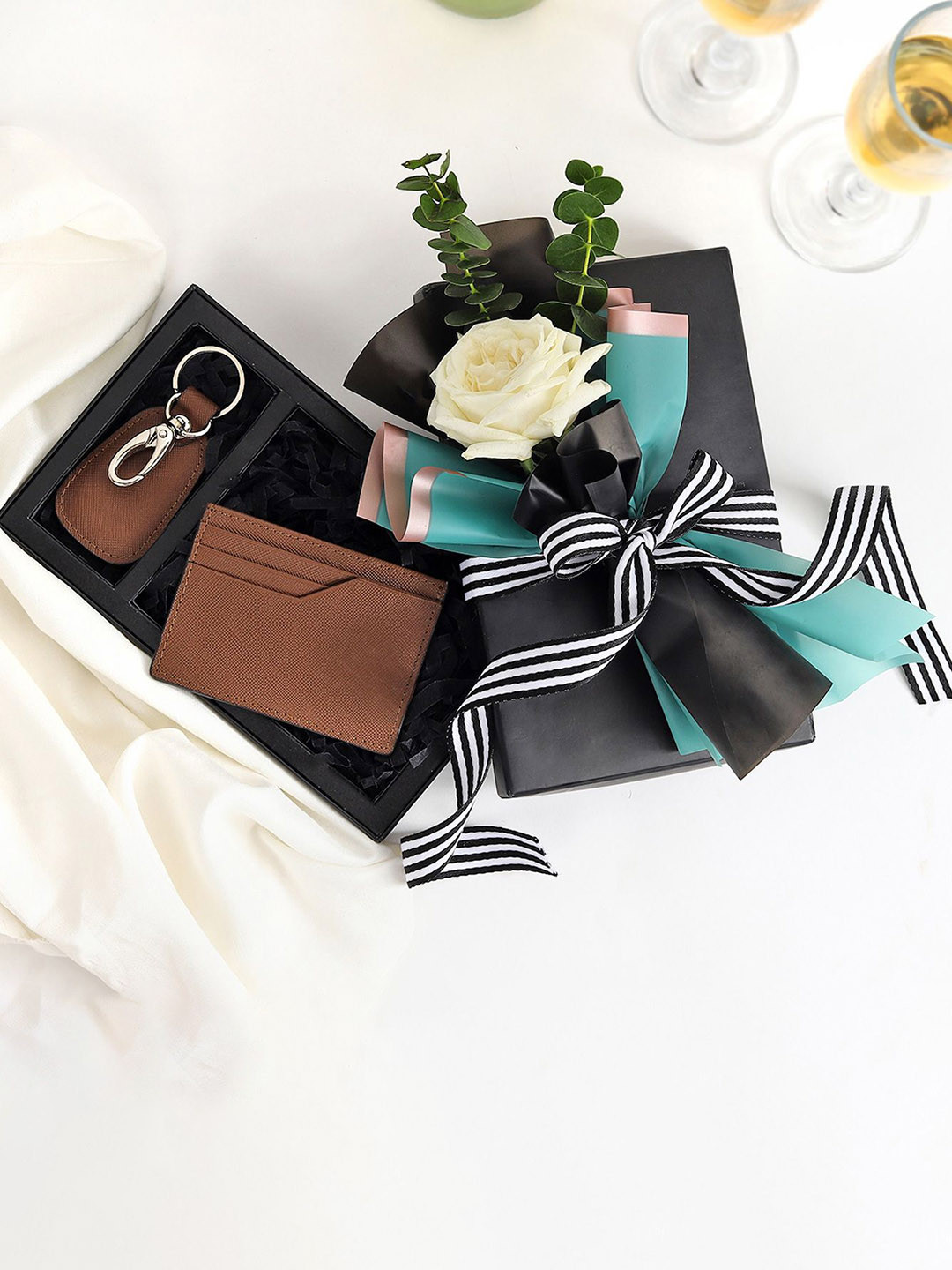 

IGP Timeless Essentials Card Holder & Keychain Gift Set, Brown