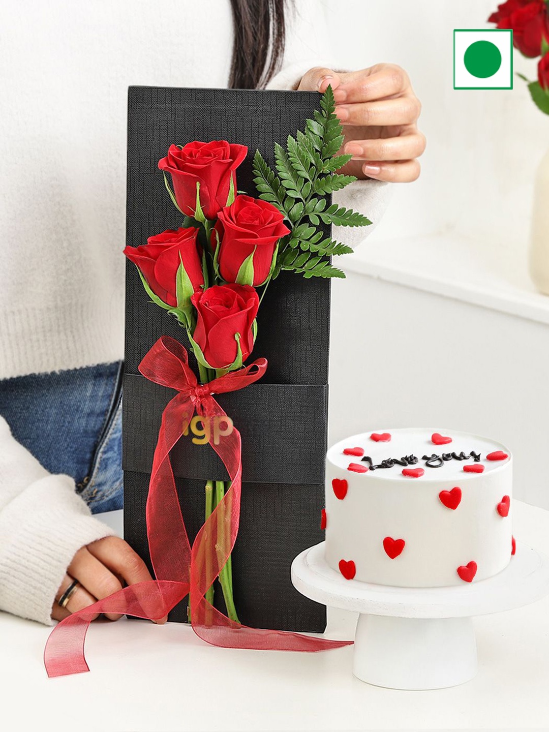 IGP 5-Pcs Red Bento Bouquet With Cake- 200 G, White